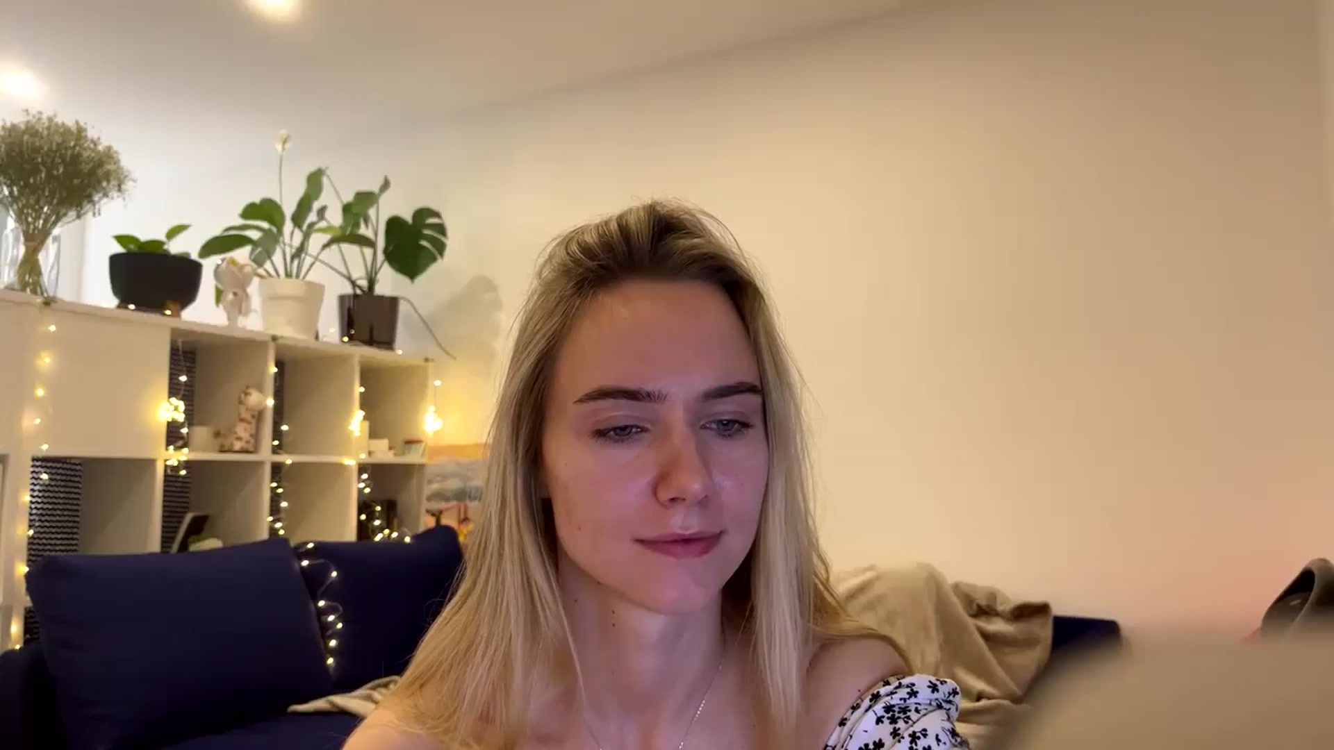 Gallery image thumbnail from Ocean__Soul's myfreecams stream on, 04/04/2025, 08:38 image 12 of 20