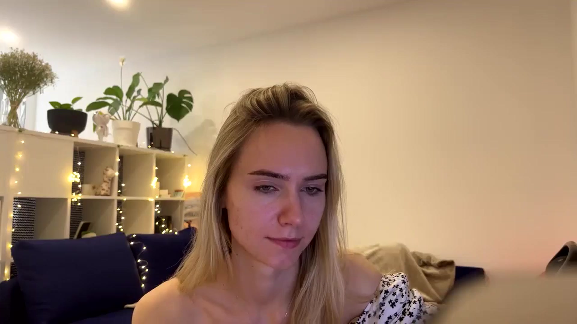 Gallery image thumbnail from Ocean__Soul's myfreecams stream on, 04/04/2025, 08:38 image 10 of 20