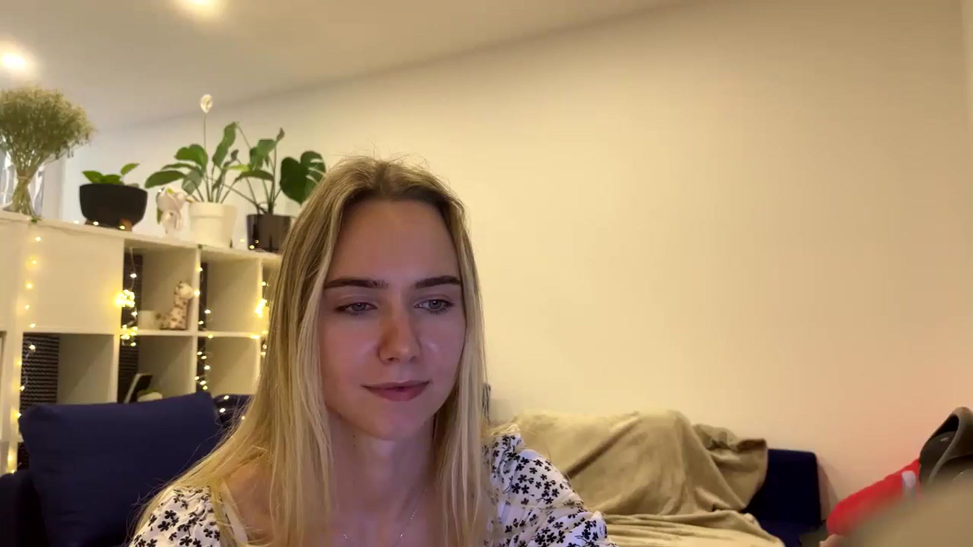 Gallery image thumbnail from Ocean__Soul's myfreecams stream on, 04/04/2025, 09:43 image 16 of 20