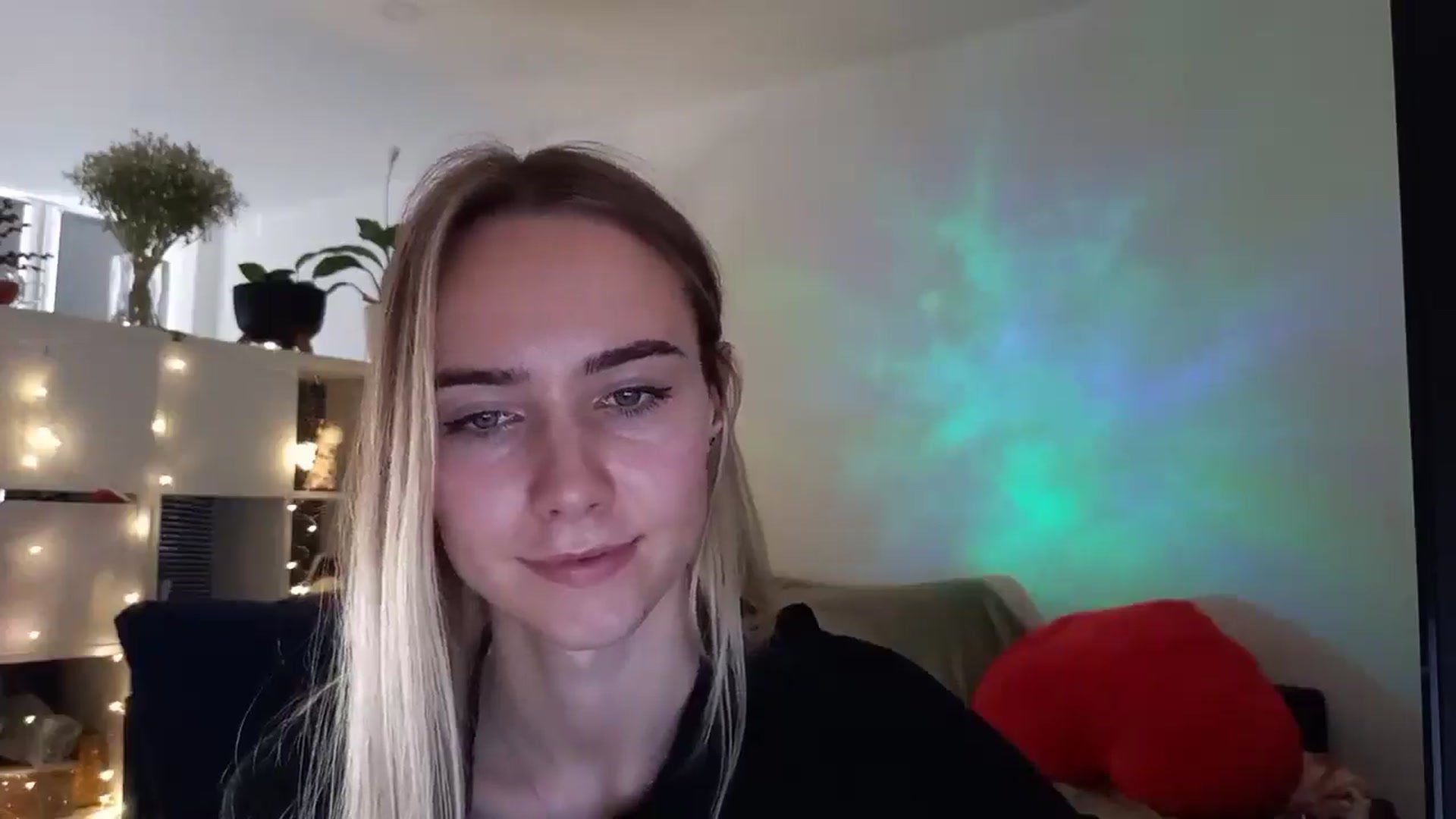 Gallery image thumbnail from Ocean__Soul's myfreecams stream on, 04/05/2025, 11:49 image 2 of 20