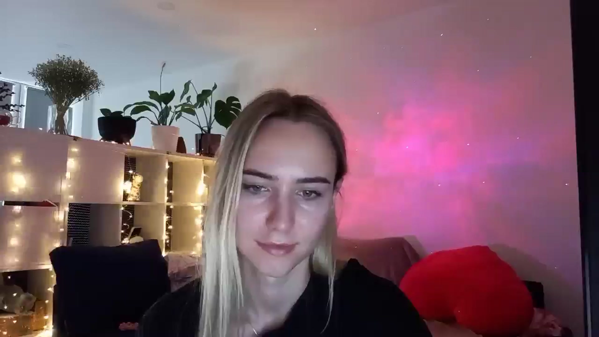 Gallery image thumbnail from Ocean__Soul's myfreecams stream on, 04/05/2025, 11:49 image 19 of 20