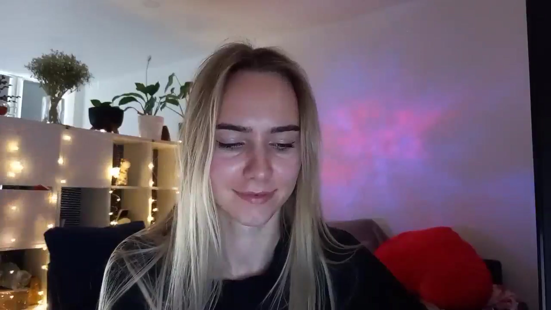 Gallery image thumbnail from Ocean__Soul's myfreecams stream on, 04/05/2025, 11:49 image 9 of 20
