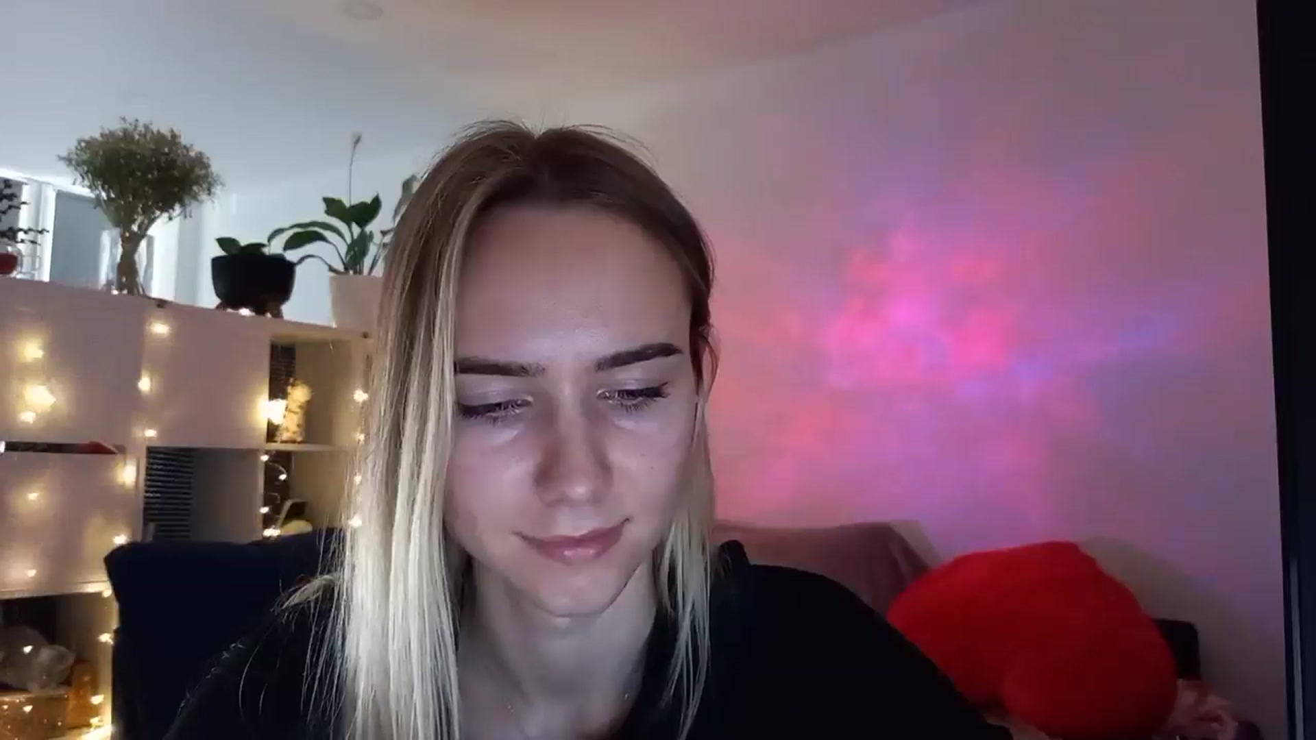 Gallery image thumbnail from Ocean__Soul's myfreecams stream on, 04/05/2025, 11:49 image 3 of 20