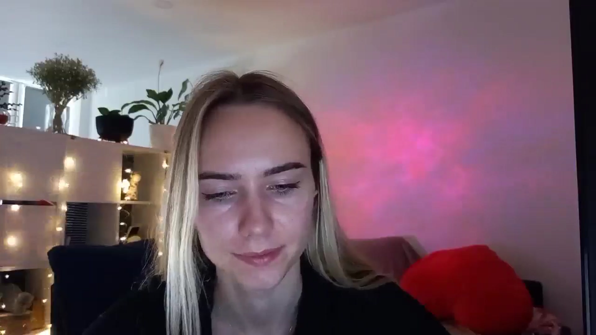 Gallery image thumbnail from Ocean__Soul's myfreecams stream on, 04/05/2025, 11:49 image 6 of 20