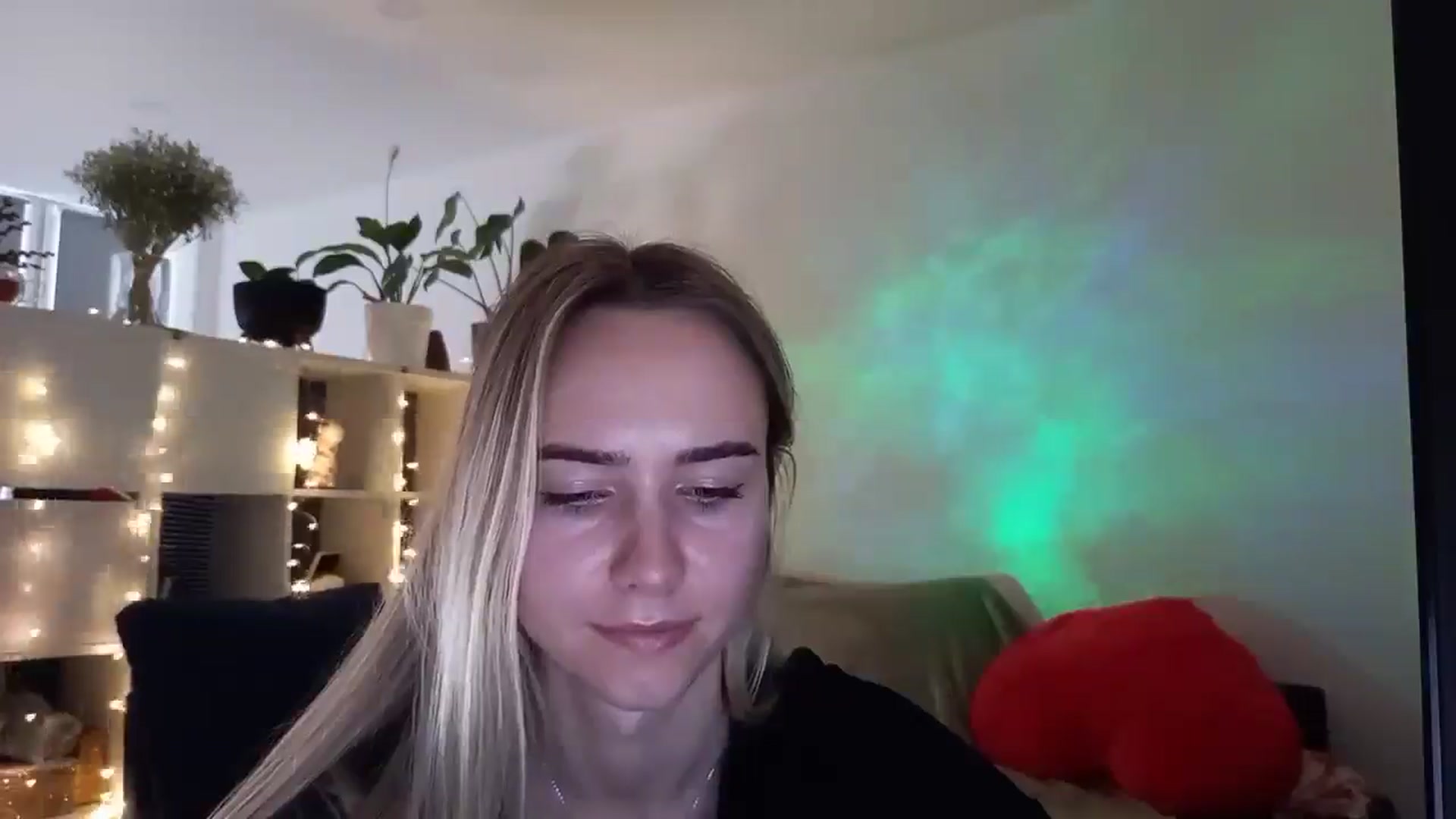 Gallery image thumbnail from Ocean__Soul's myfreecams stream on, 04/05/2025, 12:22 image 7 of 20