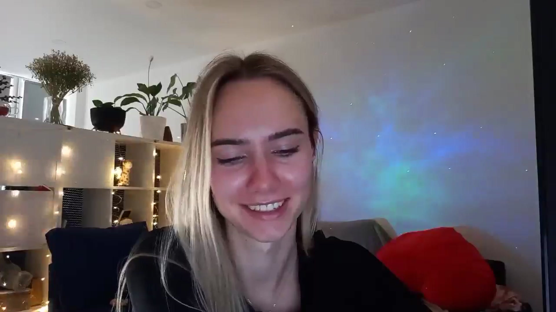 Gallery image thumbnail from Ocean__Soul's myfreecams stream on, 04/05/2025, 12:22 image 10 of 20