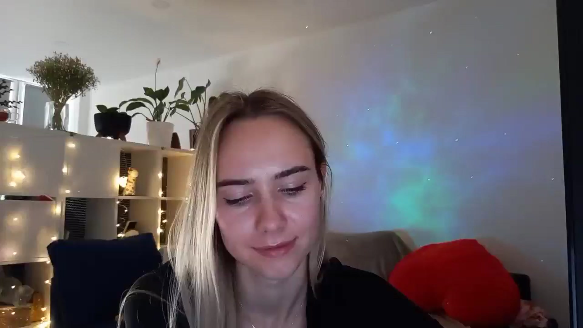 Gallery image thumbnail from Ocean__Soul's myfreecams stream on, 04/05/2025, 12:22 image 11 of 20