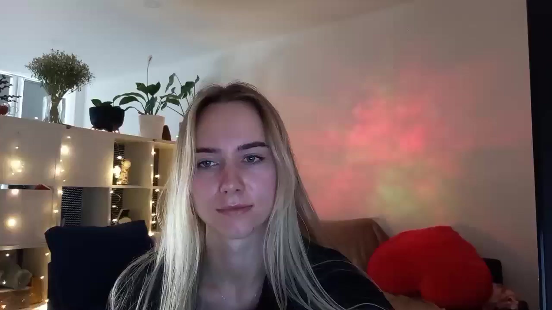 Gallery image thumbnail from Ocean__Soul's myfreecams stream on, 04/05/2025, 12:22 image 19 of 20