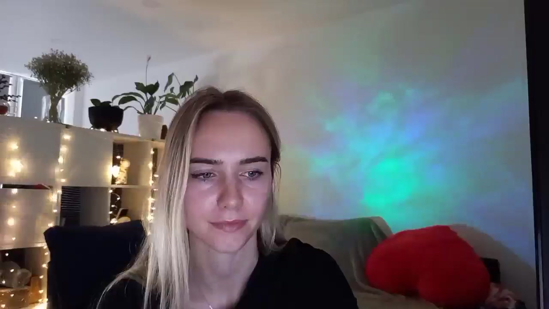Gallery image thumbnail from Ocean__Soul's myfreecams stream on, 04/05/2025, 12:22 image 4 of 20