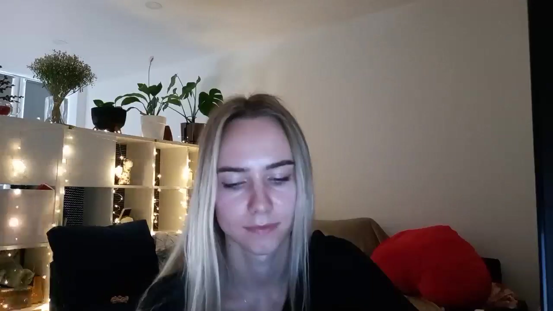 Gallery image thumbnail from Ocean__Soul's myfreecams stream on, 04/05/2025, 13:35 image 19 of 20