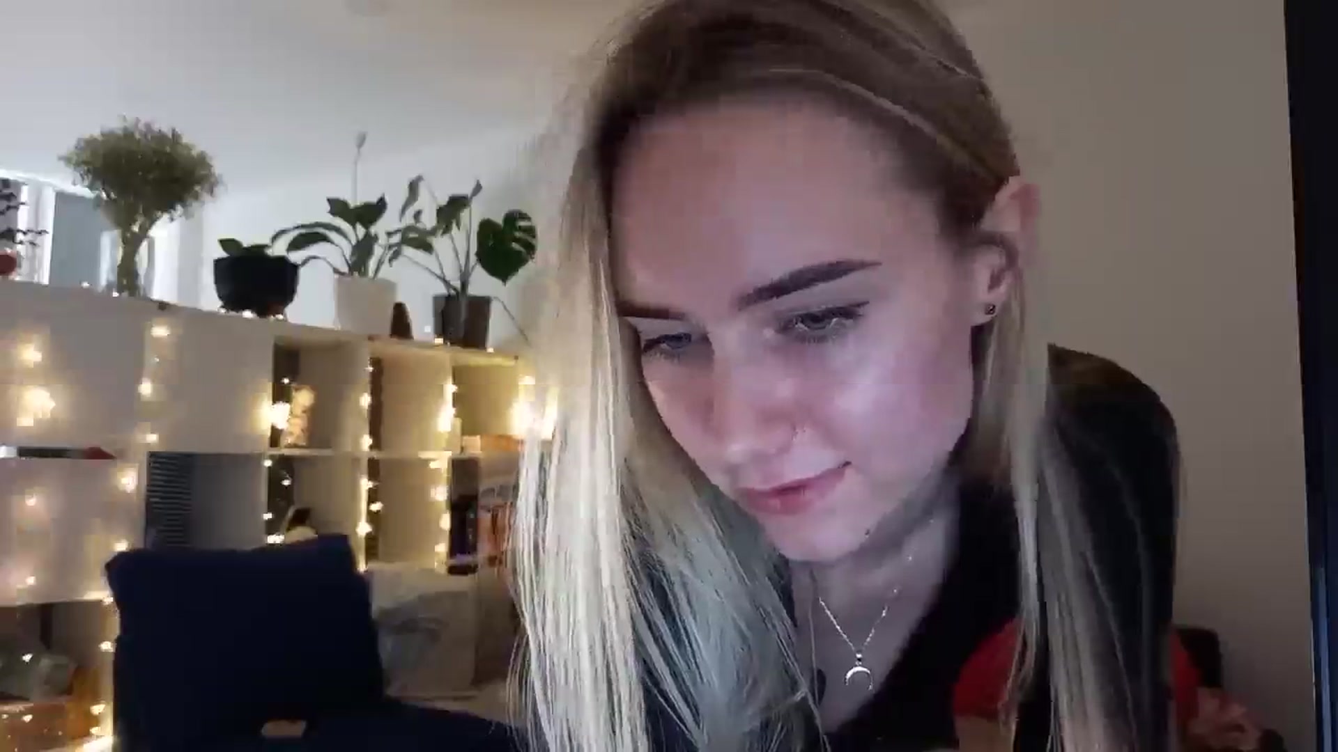 Gallery image thumbnail from Ocean__Soul's myfreecams stream on, 04/05/2025, 13:35 image 4 of 20