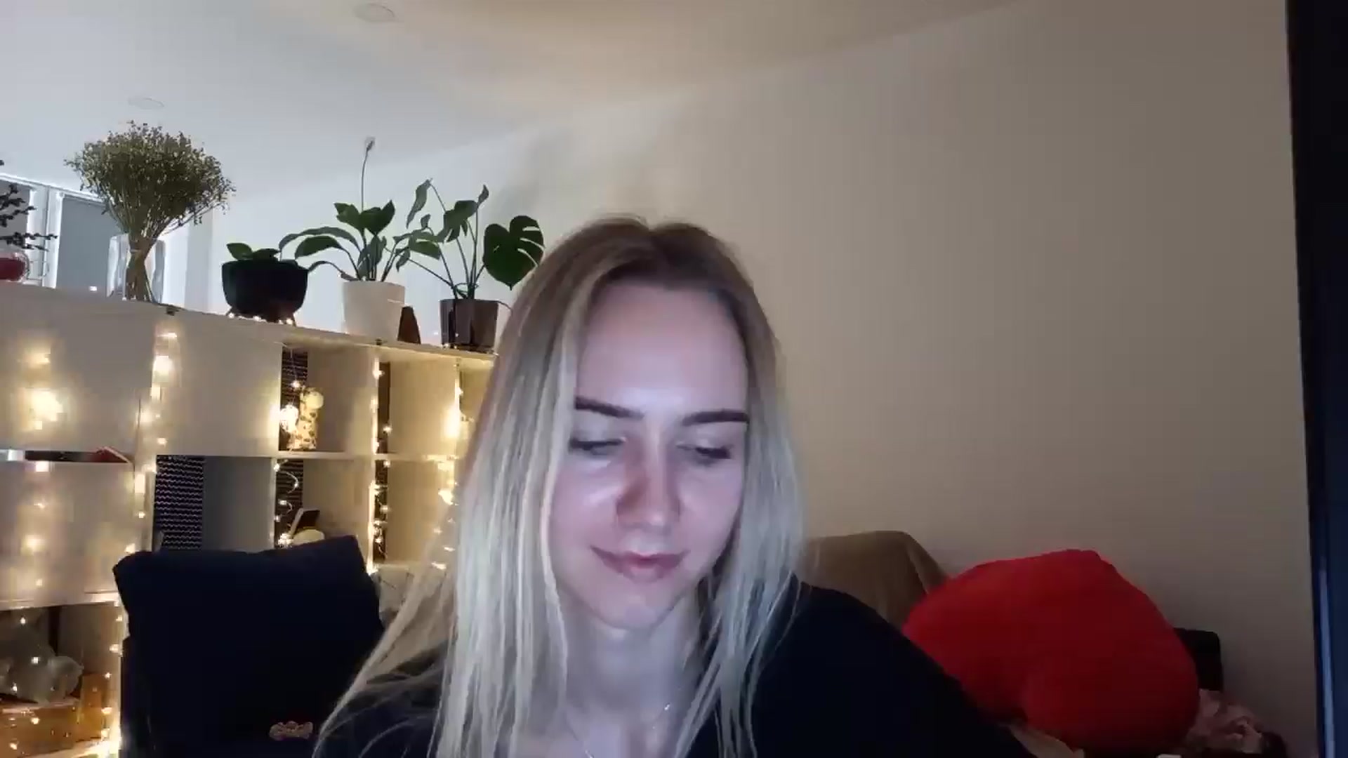 Gallery image thumbnail from Ocean__Soul's myfreecams stream on, 04/05/2025, 13:35 image 12 of 20