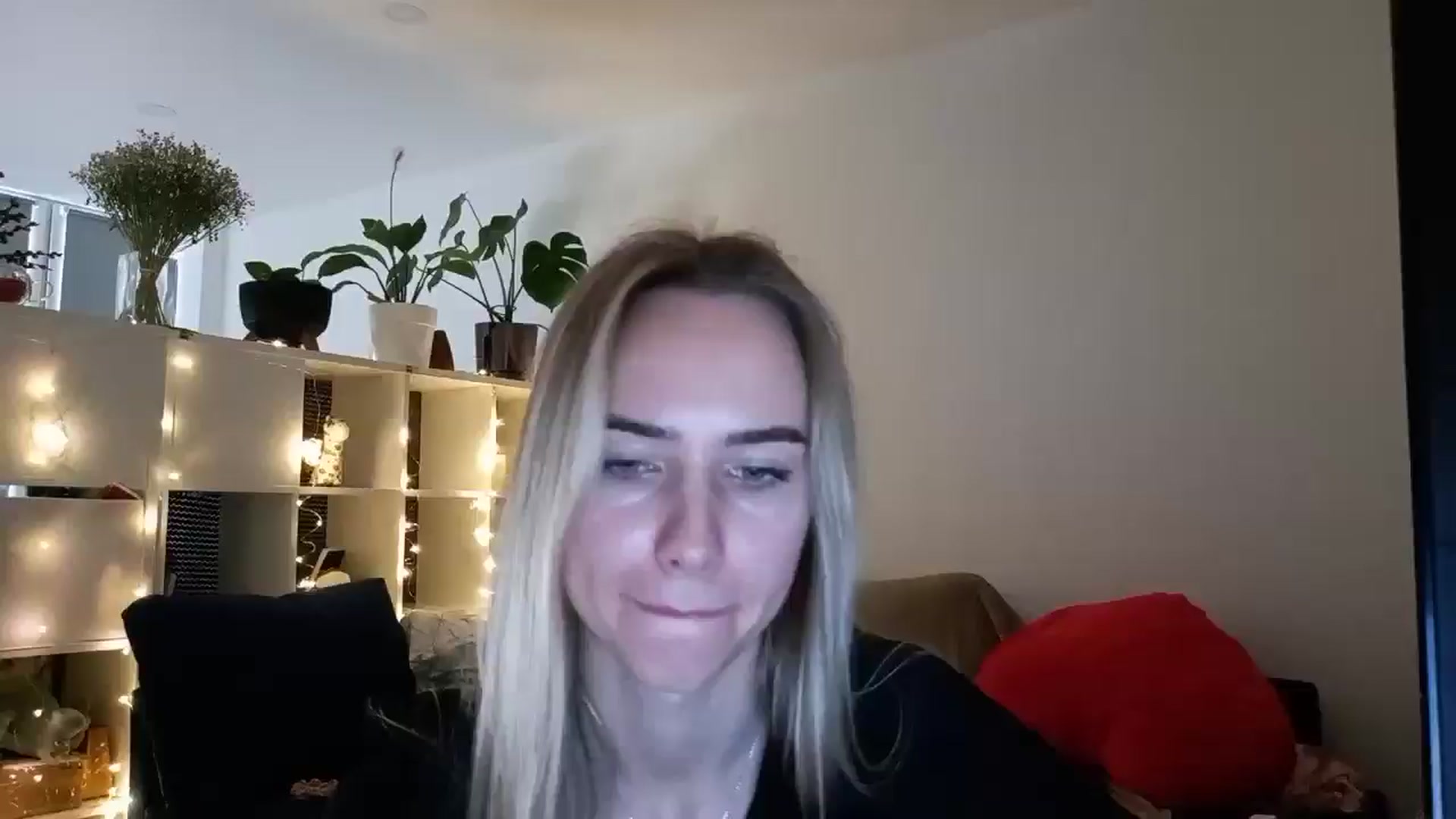 Gallery image thumbnail from Ocean__Soul's myfreecams stream on, 04/05/2025, 14:06 image 3 of 20