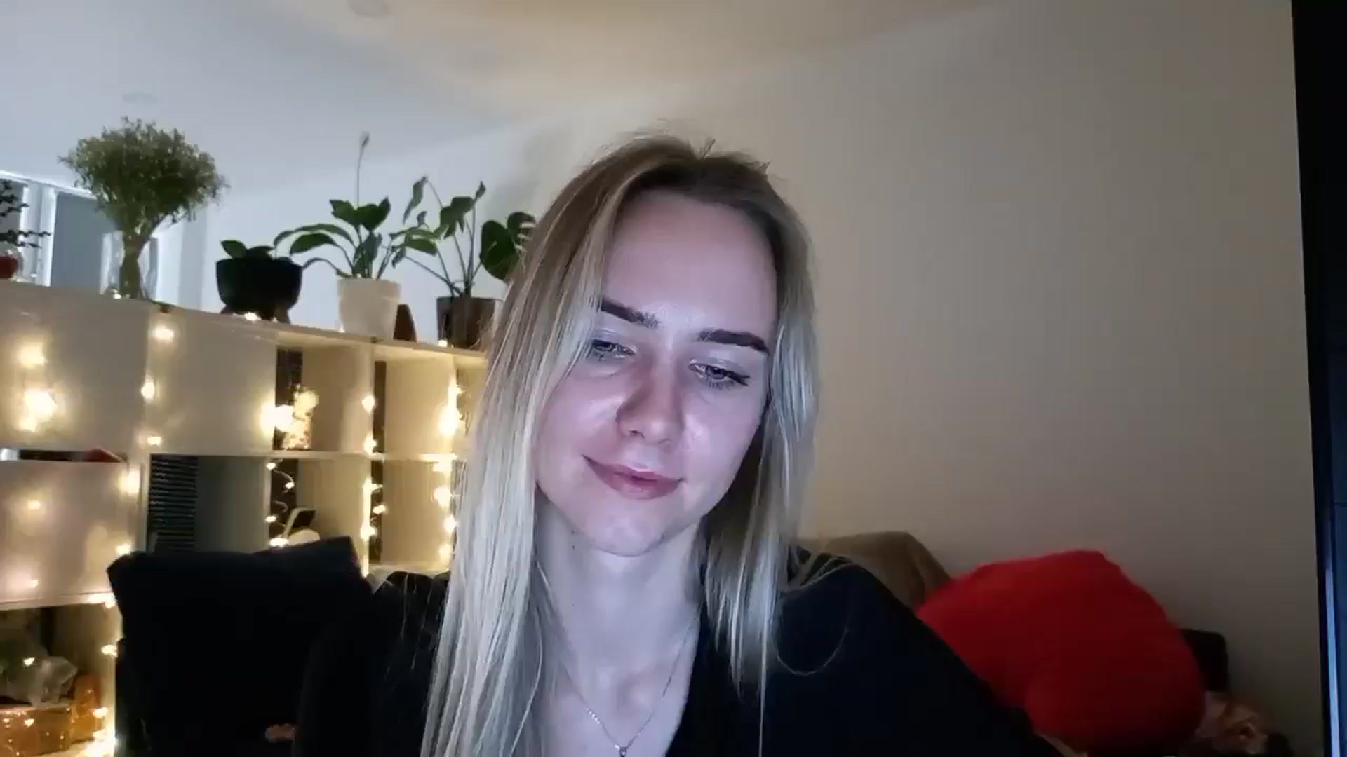 Gallery image thumbnail from Ocean__Soul's myfreecams stream on, 04/05/2025, 14:06 image 2 of 20