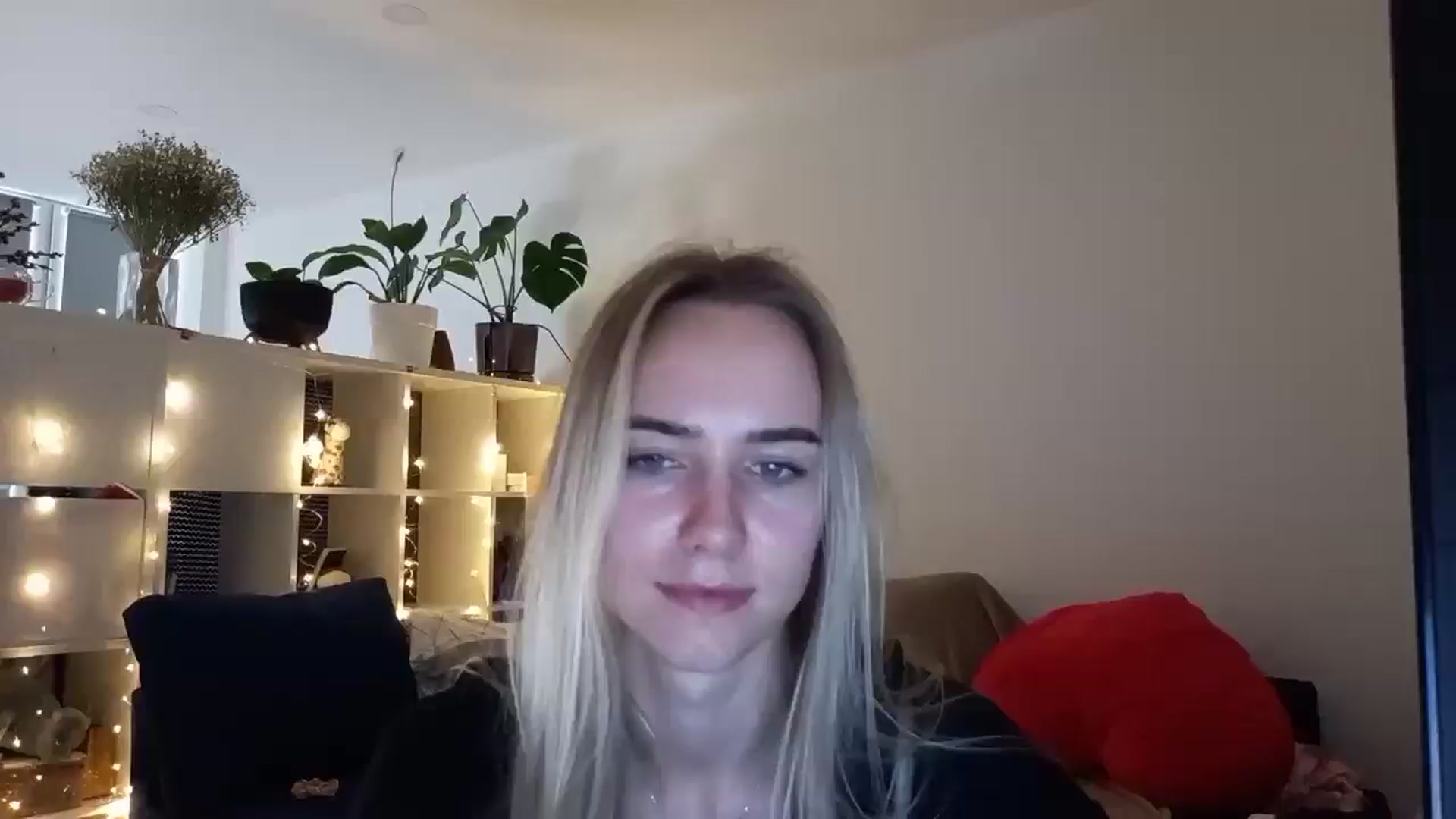 Gallery image thumbnail from Ocean__Soul's myfreecams stream on, 04/05/2025, 14:06 image 7 of 20