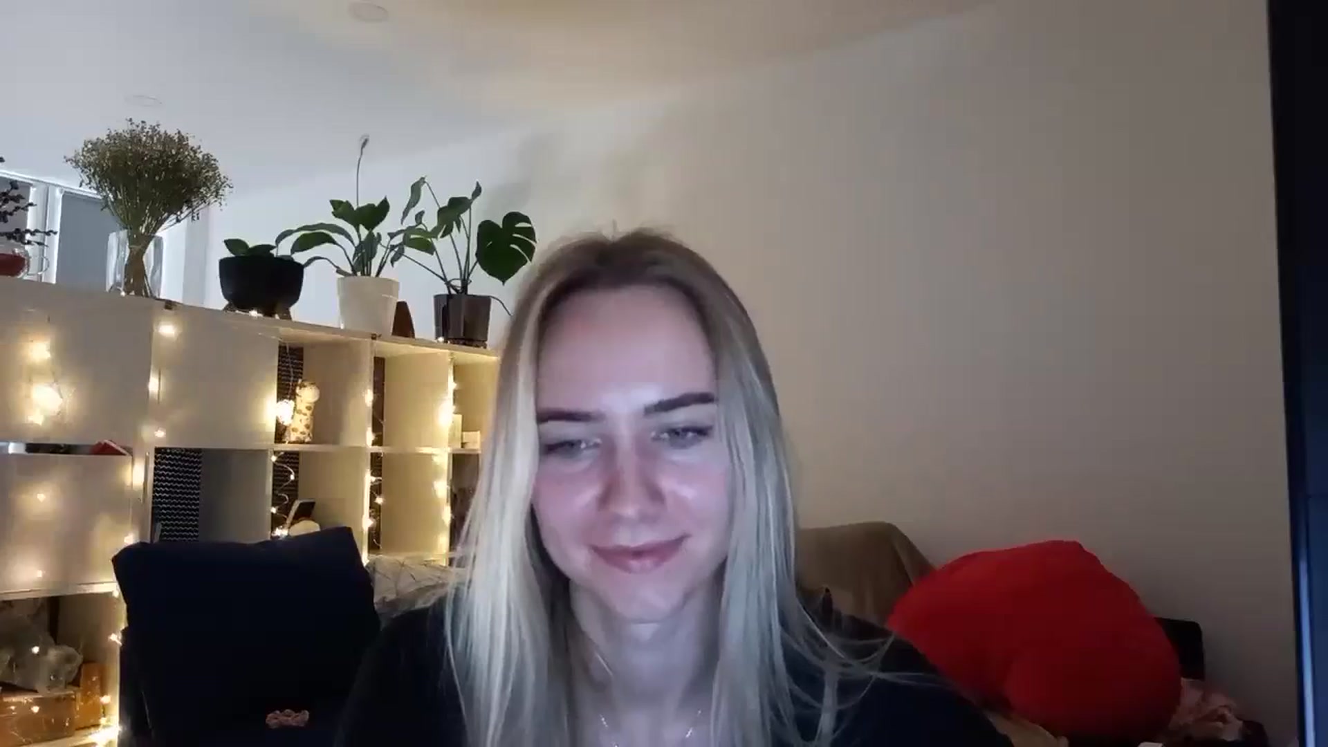 Gallery image thumbnail from Ocean__Soul's myfreecams stream on, 04/05/2025, 14:06 image 8 of 20