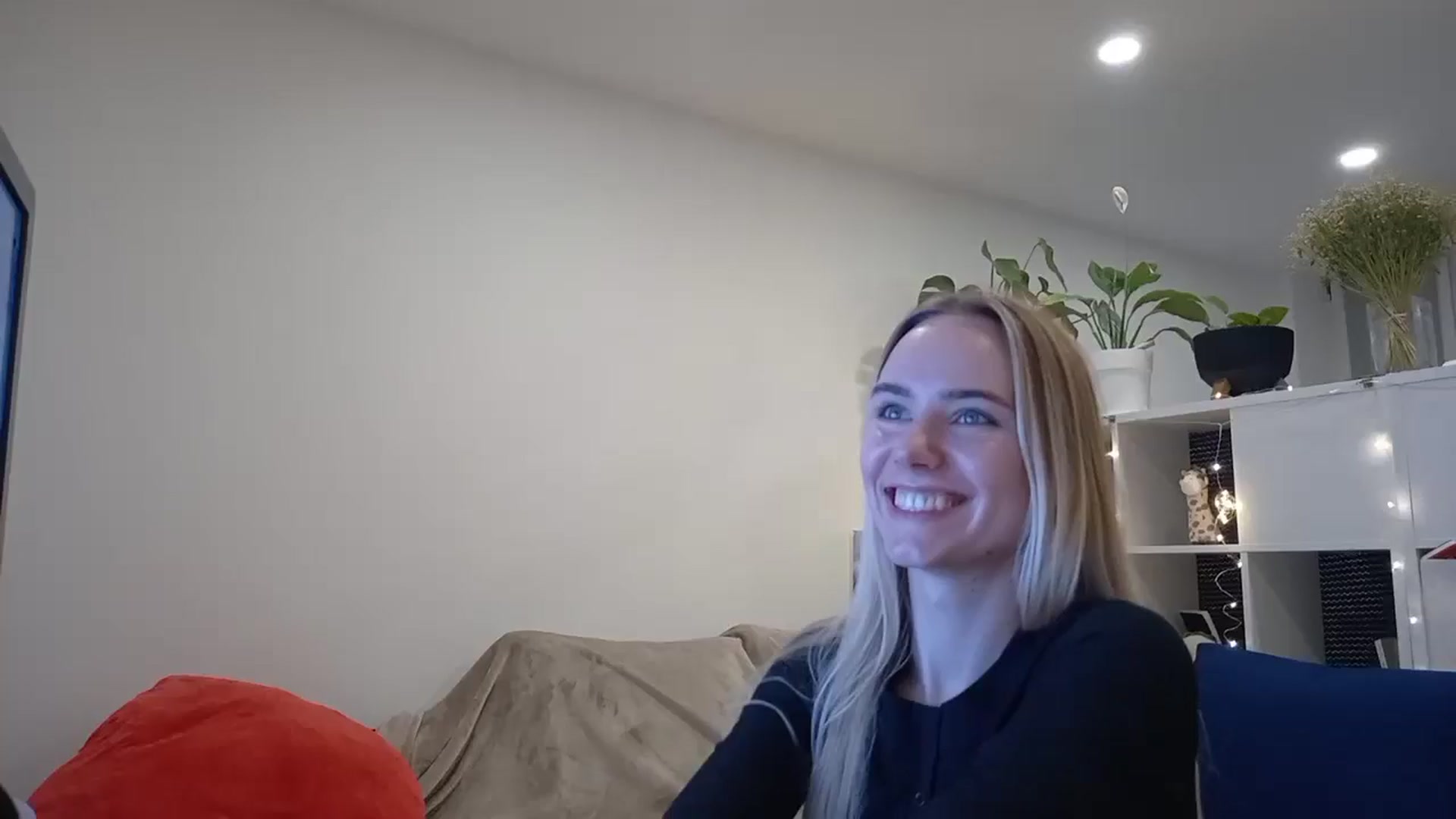 Gallery image thumbnail from Ocean__Soul's myfreecams stream on, 04/05/2025, 18:25 image 7 of 20