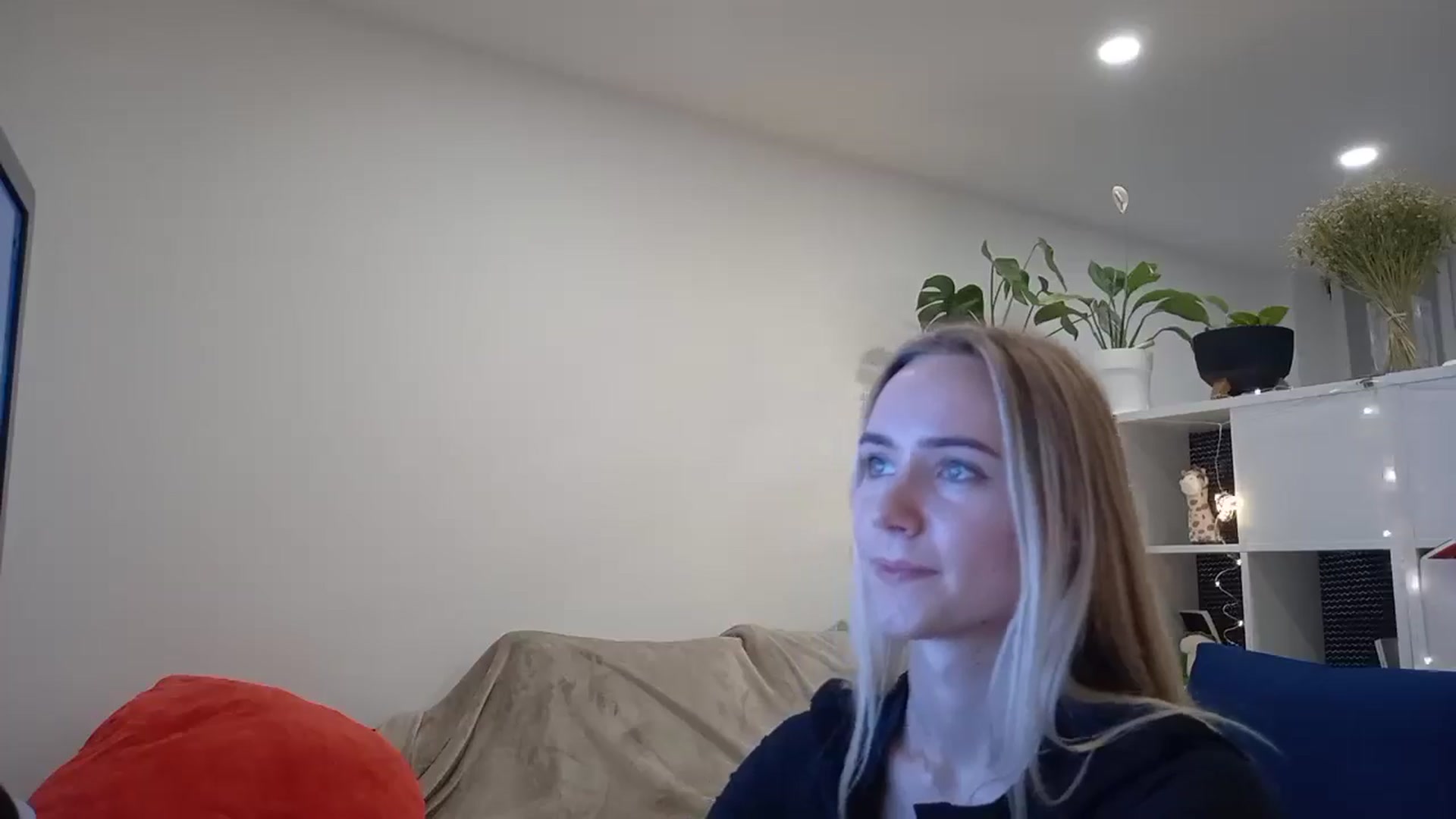 Gallery image thumbnail from Ocean__Soul's myfreecams stream on, 04/05/2025, 18:25 image 16 of 20