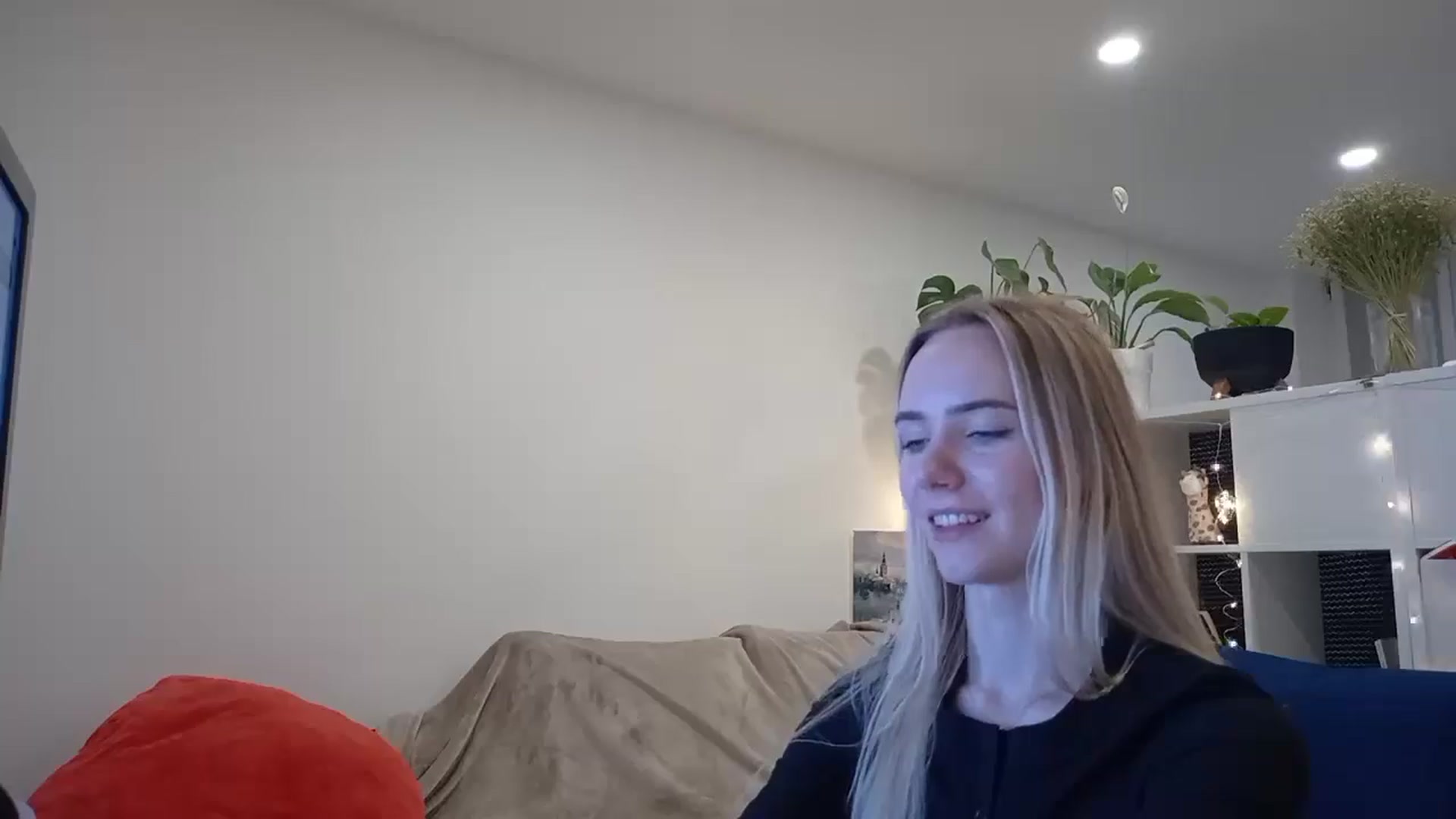 Gallery image thumbnail from Ocean__Soul's myfreecams stream on, 04/05/2025, 18:25 image 8 of 20