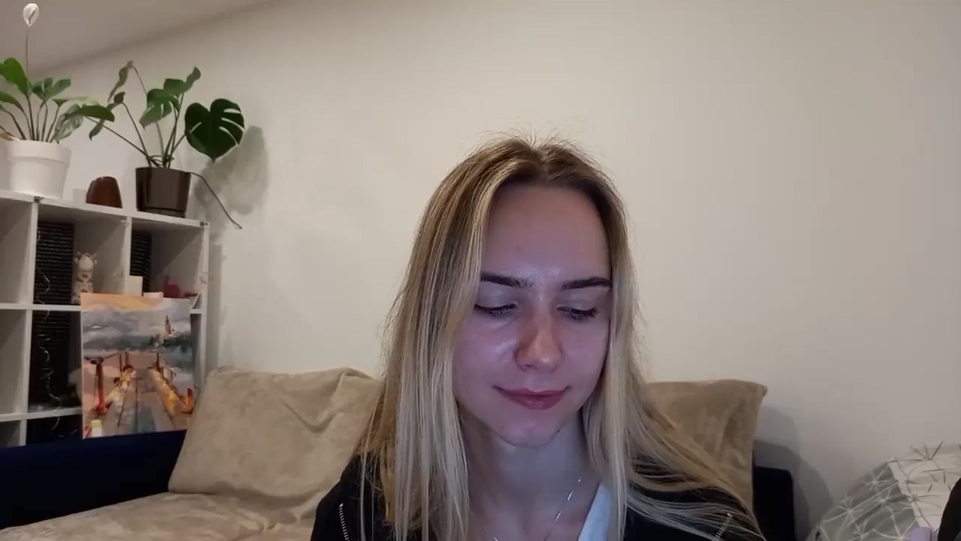 Gallery image thumbnail from Ocean__Soul's myfreecams stream on, 04/07/2025, 21:00 image 17 of 20