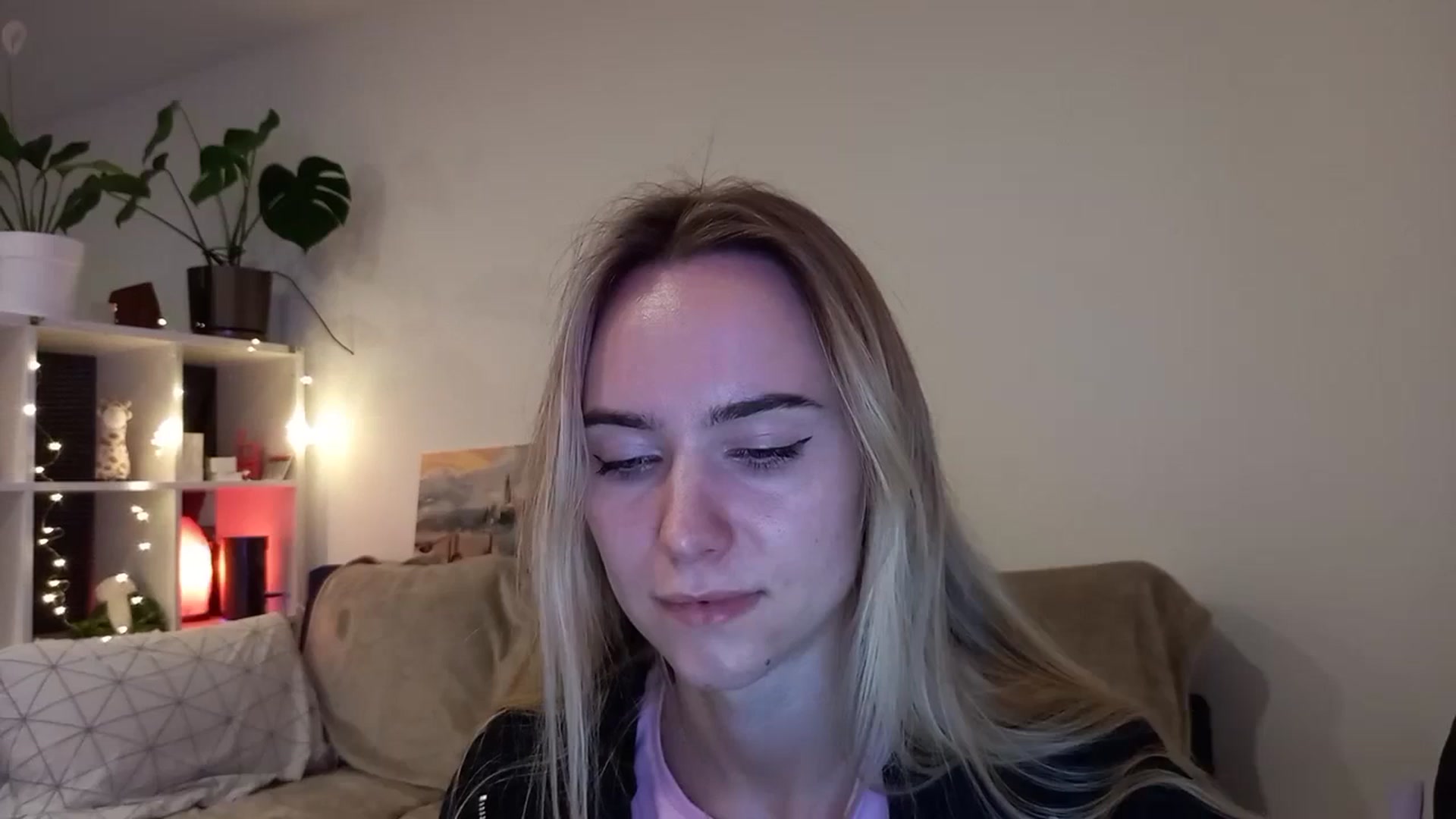 Gallery image thumbnail from Ocean__Soul's myfreecams stream on, 04/08/2025, 19:53 image 13 of 20
