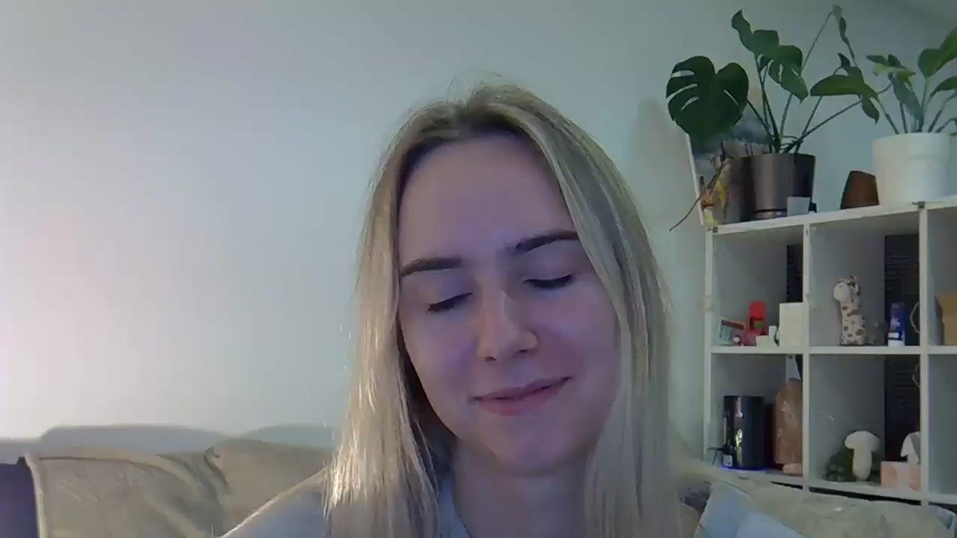 Gallery image thumbnail from Ocean__Soul's myfreecams stream on, 04/12/2025, 21:52 image 6 of 20