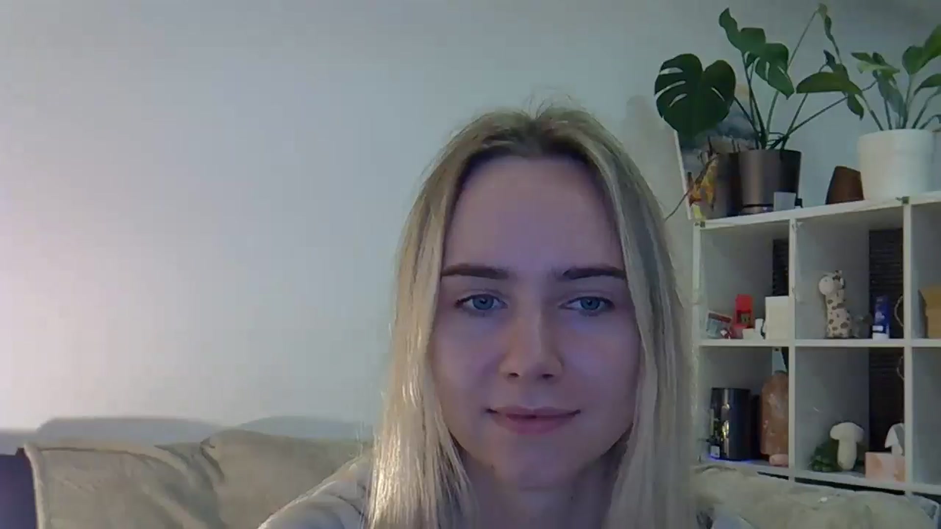 Gallery image thumbnail from Ocean__Soul's myfreecams stream on, 04/12/2025, 21:52 image 18 of 20