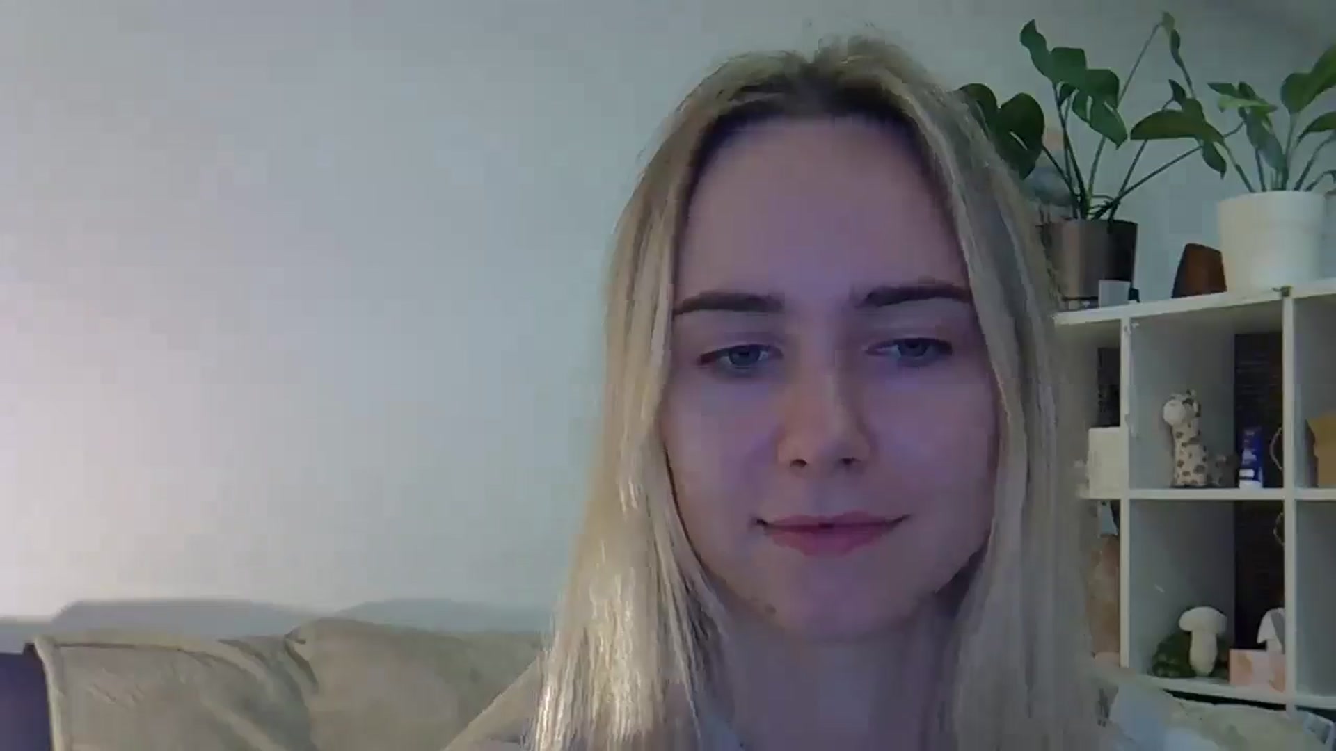 Gallery image thumbnail from Ocean__Soul's myfreecams stream on, 04/12/2025, 21:52 image 4 of 20