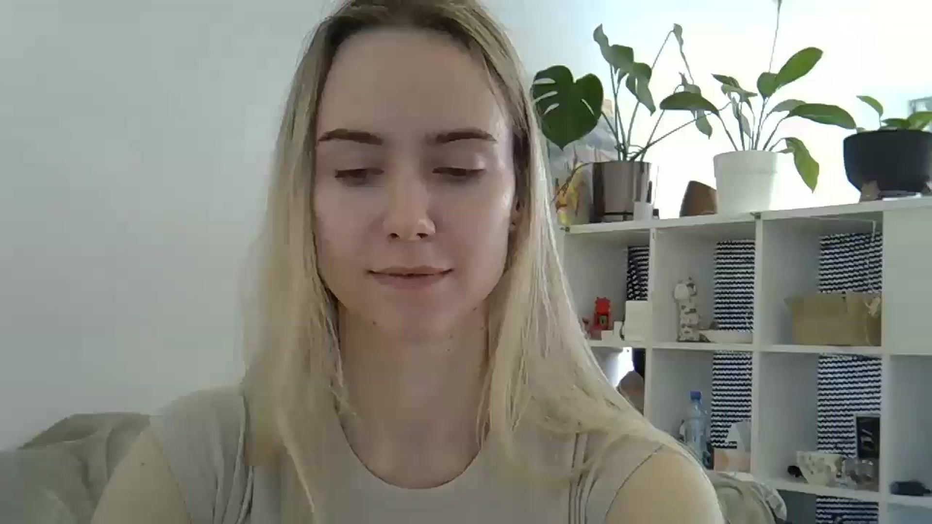 Gallery image thumbnail from Ocean__Soul's myfreecams stream on, 04/13/2025, 13:03 image 17 of 20