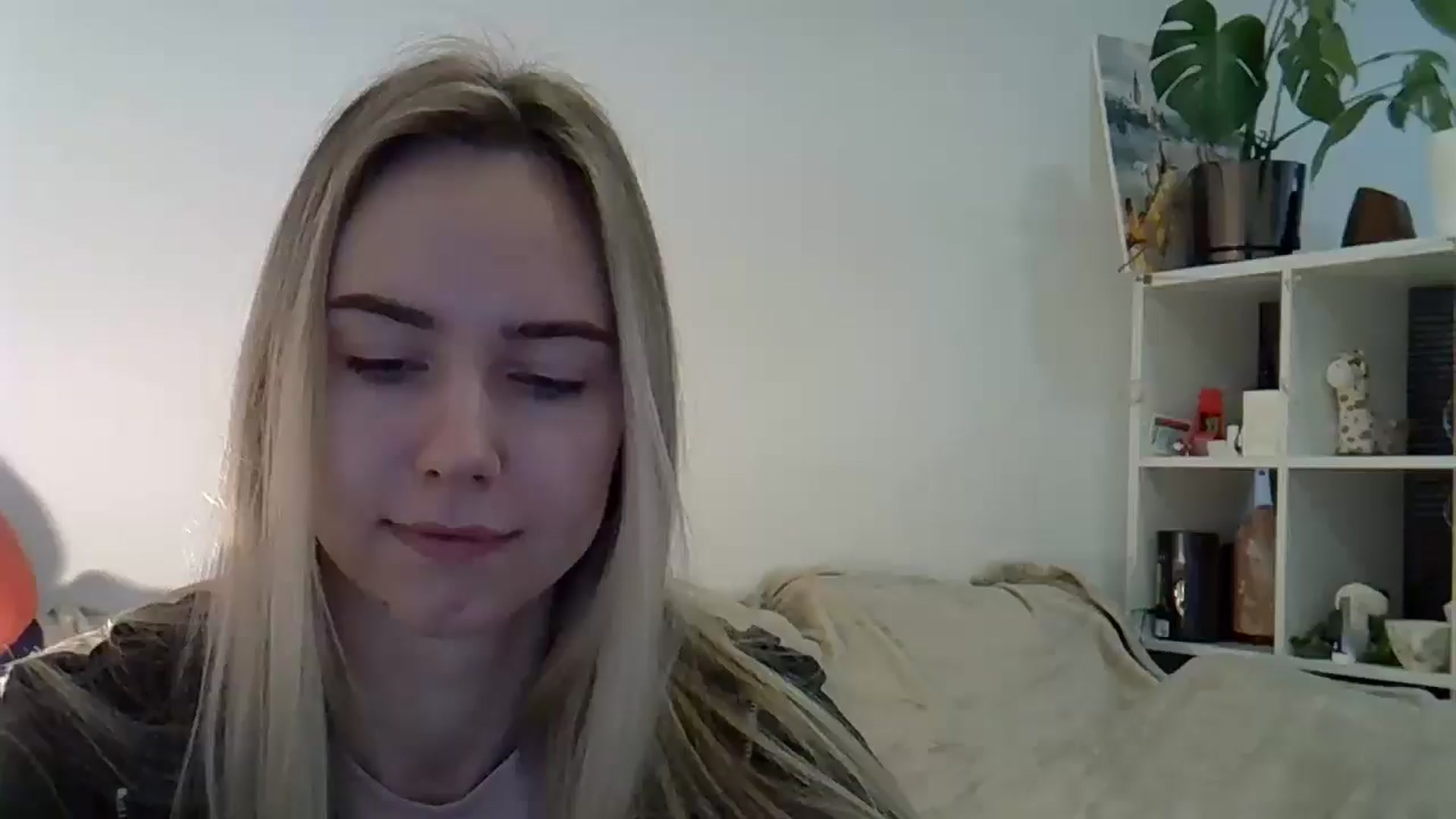 Gallery image thumbnail from Ocean__Soul's myfreecams stream on, 04/15/2025, 06:20 image 15 of 20