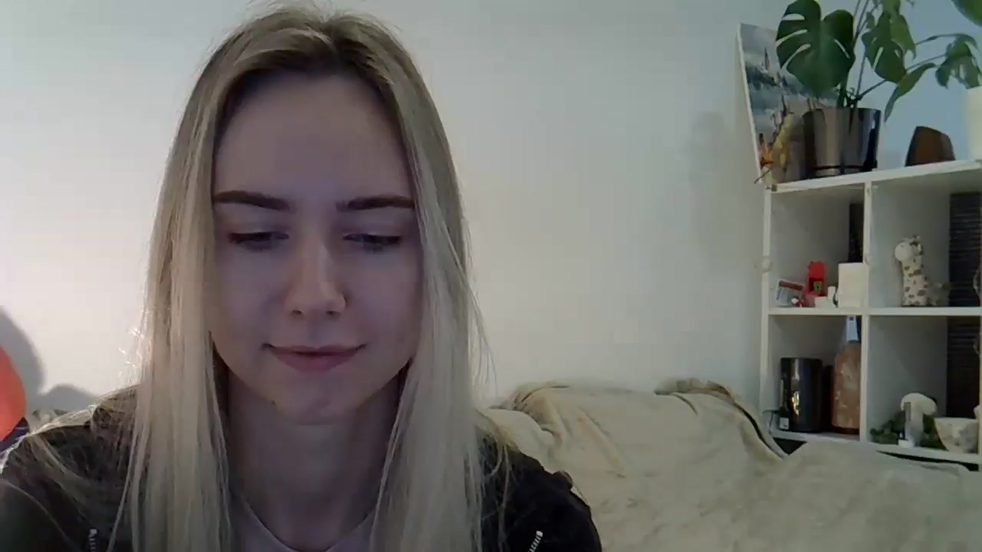 Gallery image thumbnail from Ocean__Soul's myfreecams stream on, 04/15/2025, 06:20 image 11 of 20