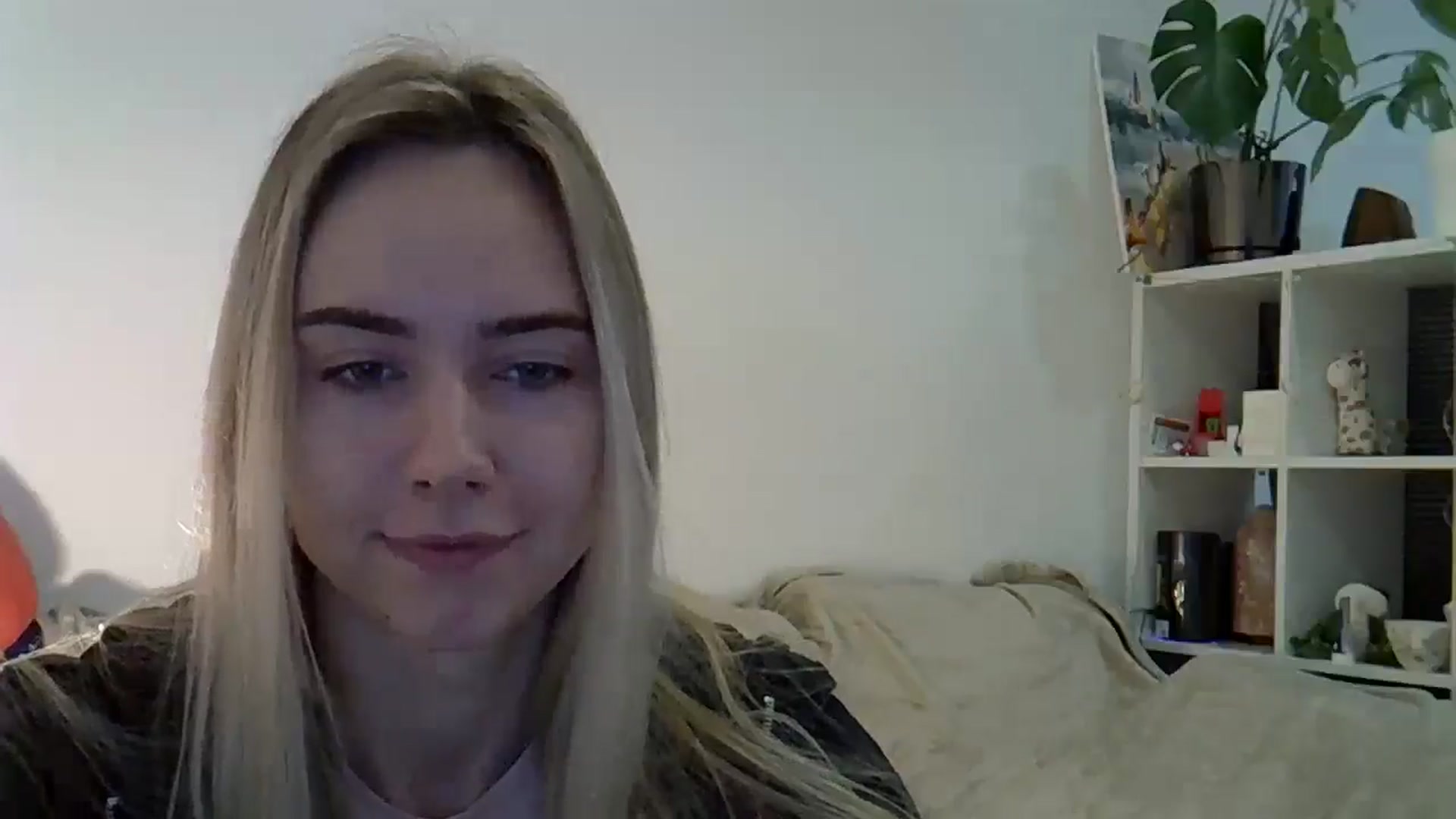 Gallery image thumbnail from Ocean__Soul's myfreecams stream on, 04/15/2025, 06:20 image 16 of 20