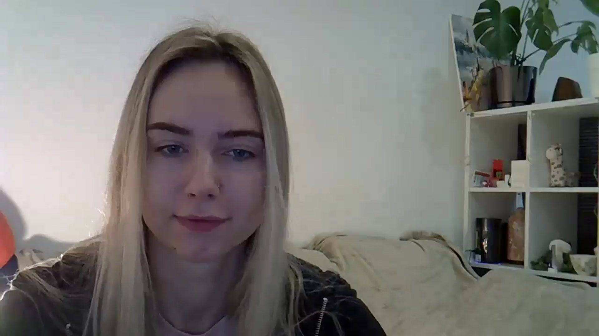 Gallery image thumbnail from Ocean__Soul's myfreecams stream on, 04/15/2025, 06:20 image 17 of 20