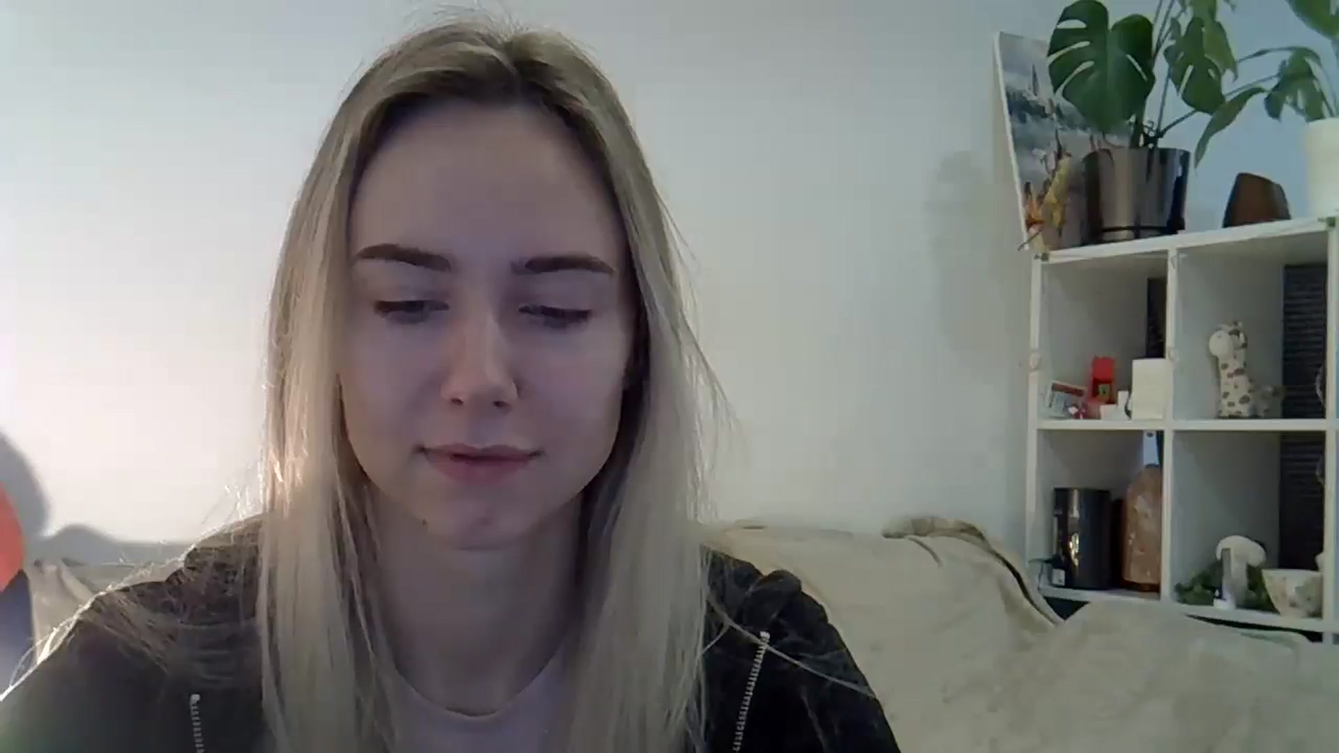 Gallery image thumbnail from Ocean__Soul's myfreecams stream on, 04/15/2025, 06:20 image 6 of 20