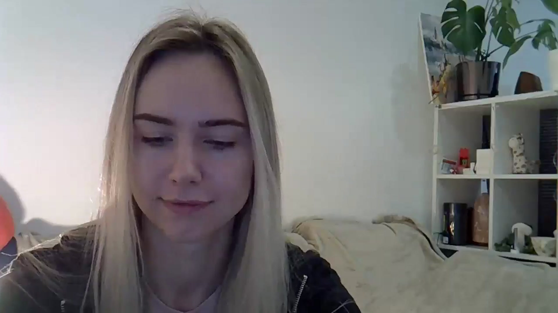 Gallery image thumbnail from Ocean__Soul's myfreecams stream on, 04/15/2025, 06:20 image 13 of 20