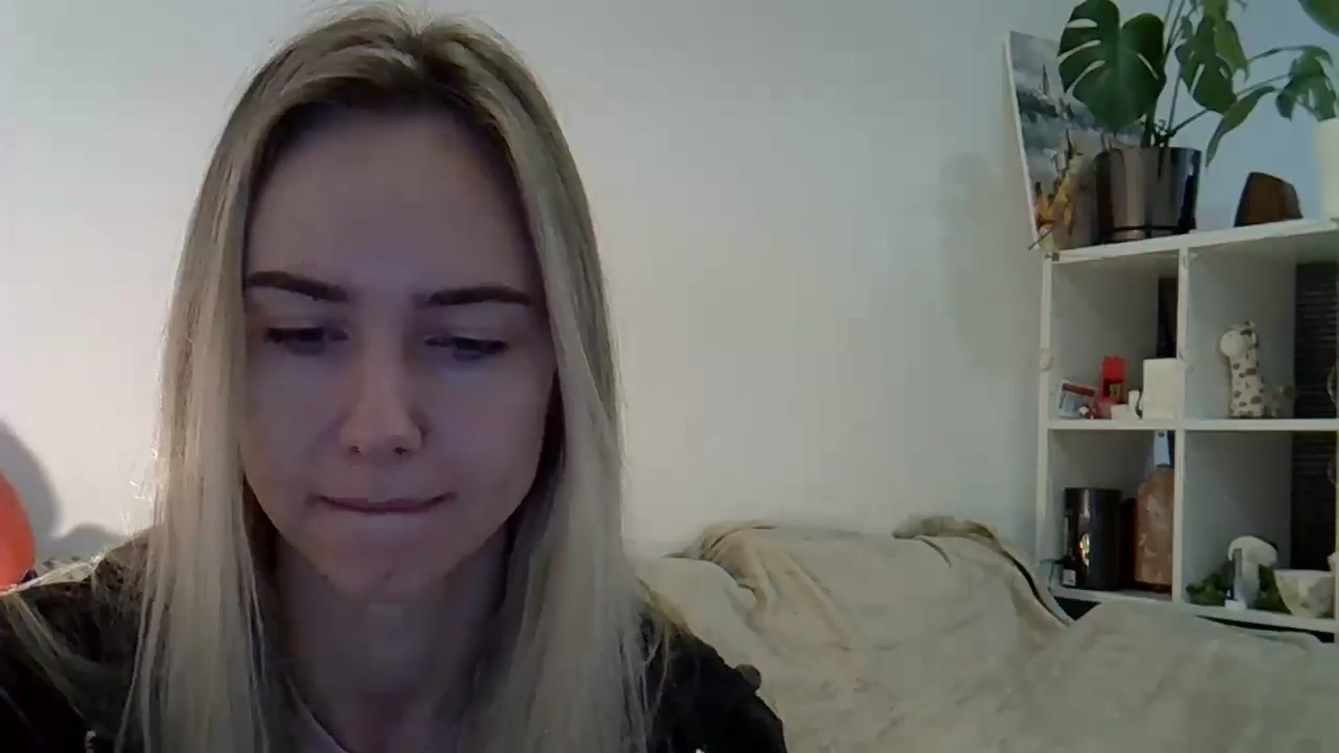 Gallery image thumbnail from Ocean__Soul's myfreecams stream on, 04/15/2025, 06:20 image 12 of 20