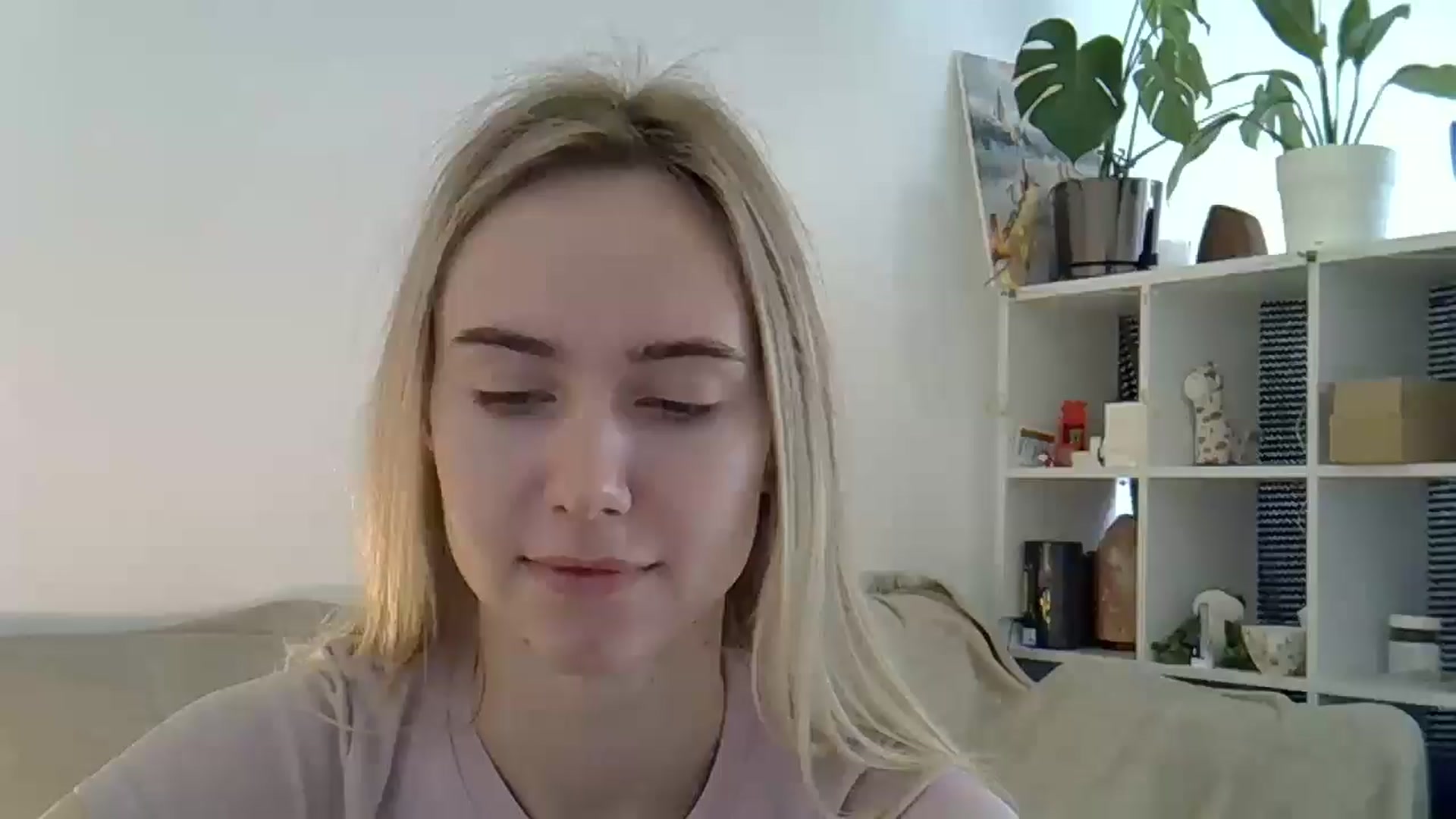 Gallery image thumbnail from Ocean__Soul's myfreecams stream on, 04/15/2025, 08:56 image 6 of 20