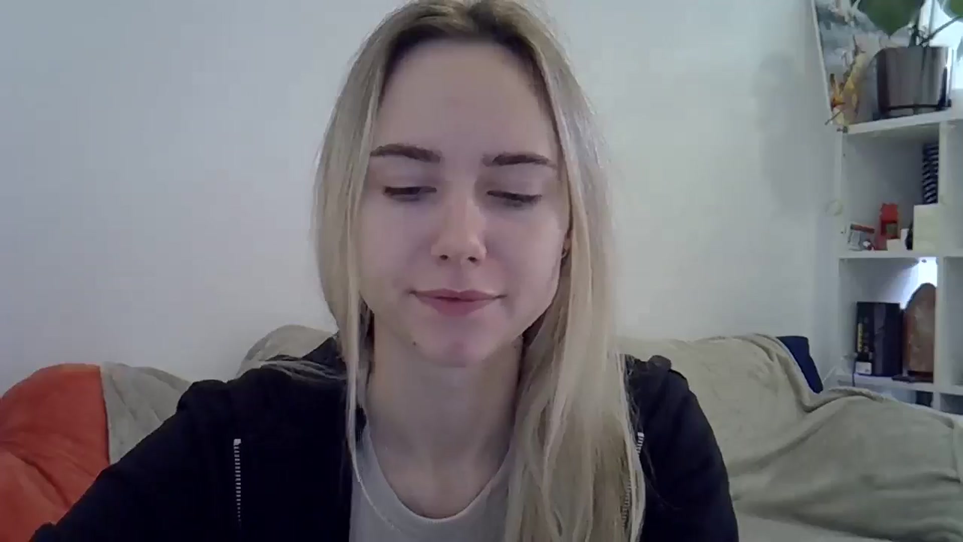 Gallery image thumbnail from Ocean__Soul's myfreecams stream on, 04/16/2025, 06:24 image 14 of 20
