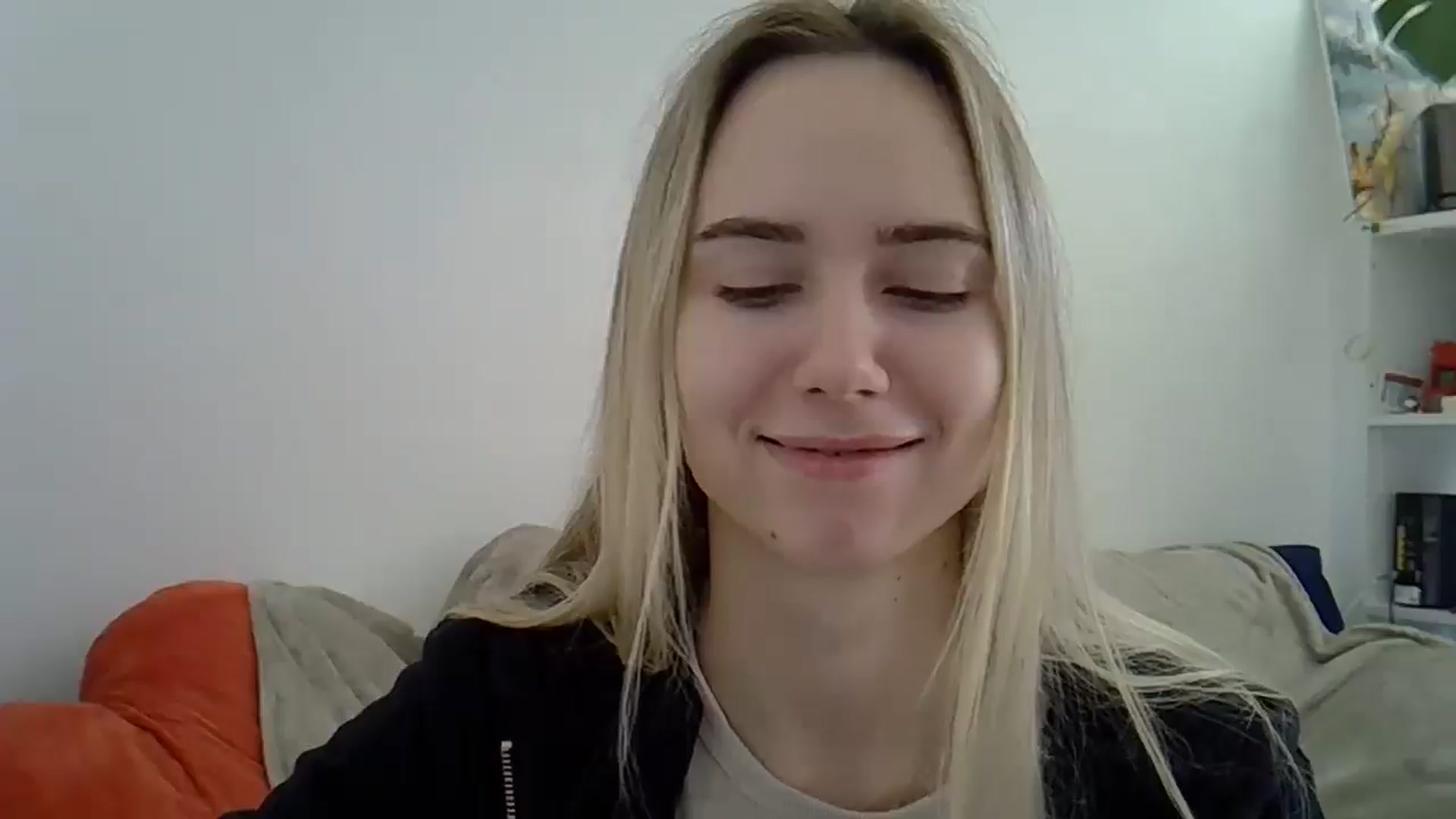 Gallery image thumbnail from Ocean__Soul's myfreecams stream on, 04/16/2025, 07:59 image 12 of 20