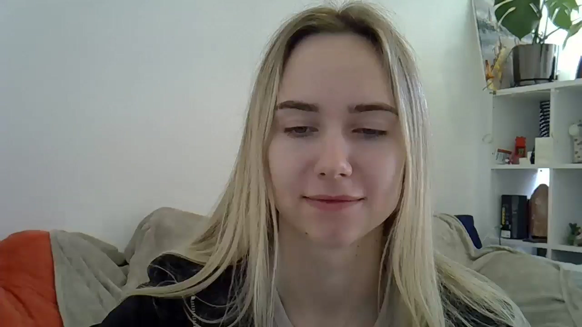 Gallery image thumbnail from Ocean__Soul's myfreecams stream on, 04/16/2025, 08:47 image 8 of 20