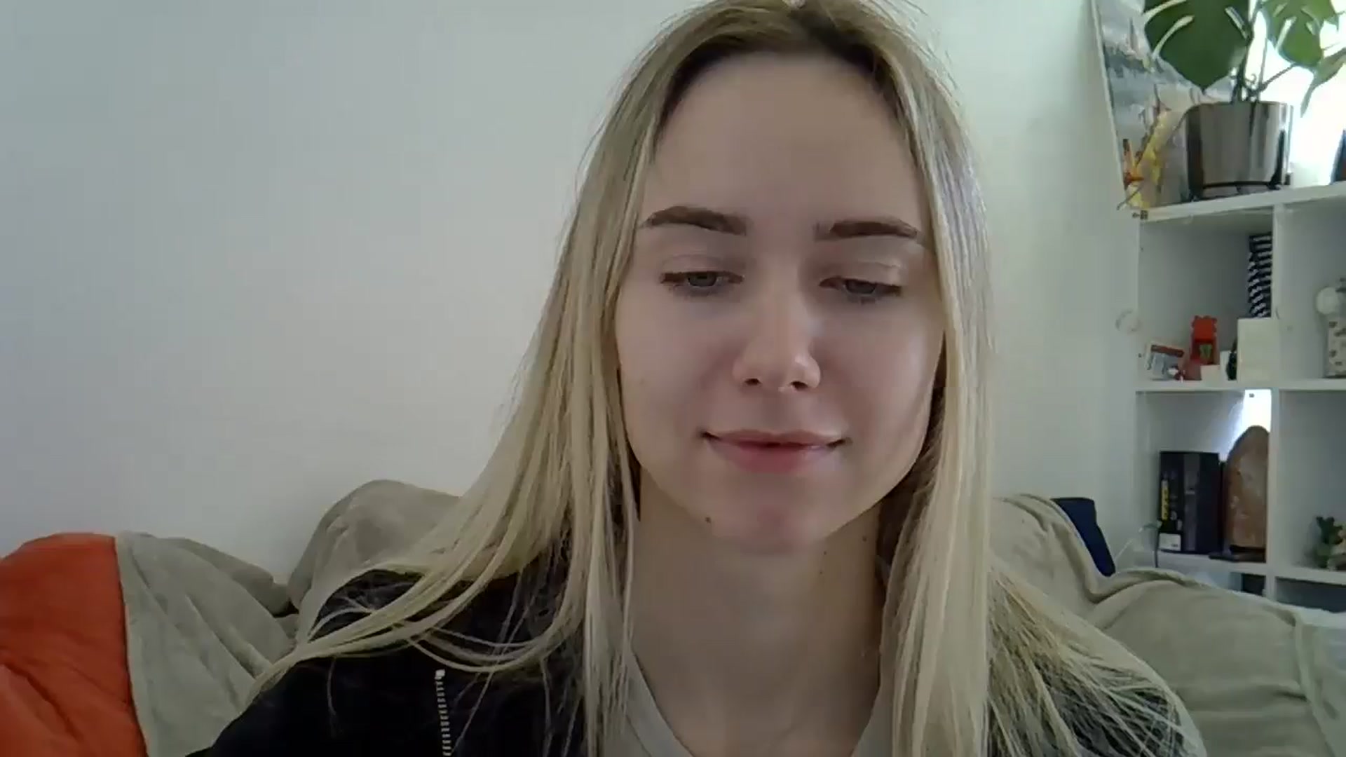 Gallery image thumbnail from Ocean__Soul's myfreecams stream on, 04/16/2025, 08:47 image 2 of 20