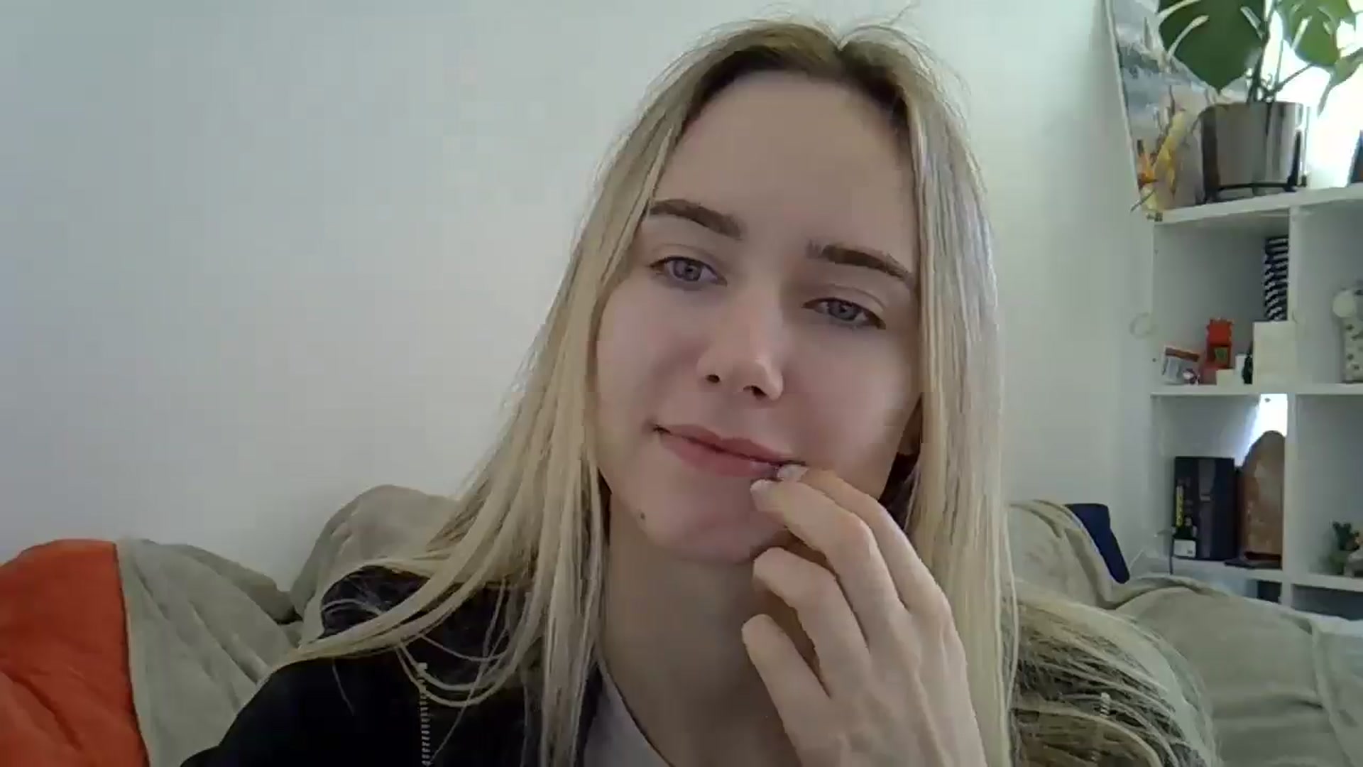Gallery image thumbnail from Ocean__Soul's myfreecams stream on, 04/16/2025, 08:47 image 5 of 20