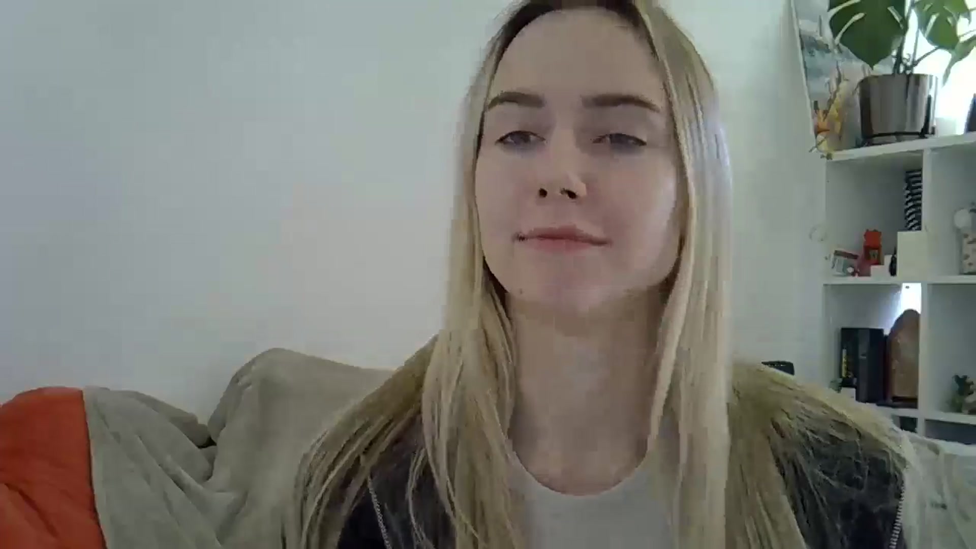 Gallery image thumbnail from Ocean__Soul's myfreecams stream on, 04/16/2025, 08:47 image 16 of 20