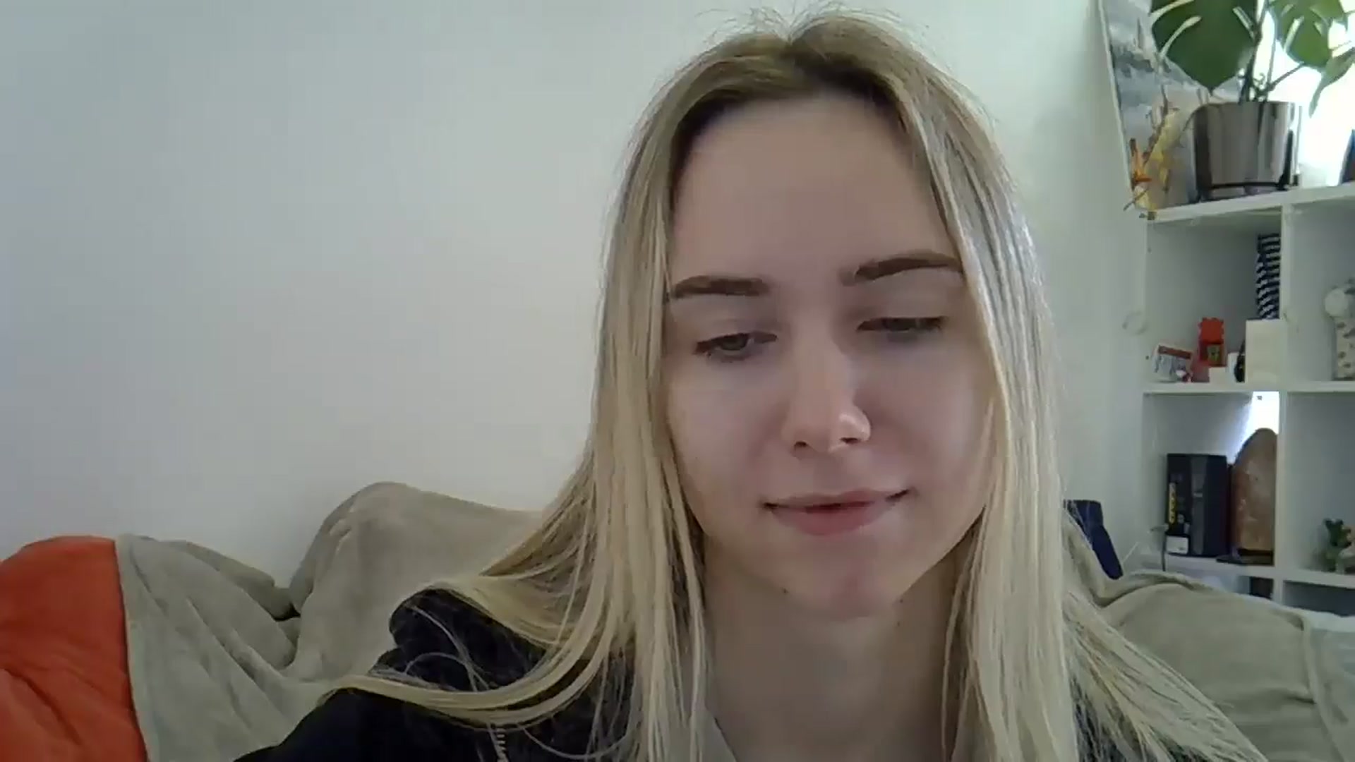 Gallery image thumbnail from Ocean__Soul's myfreecams stream on, 04/16/2025, 08:47 image 10 of 20