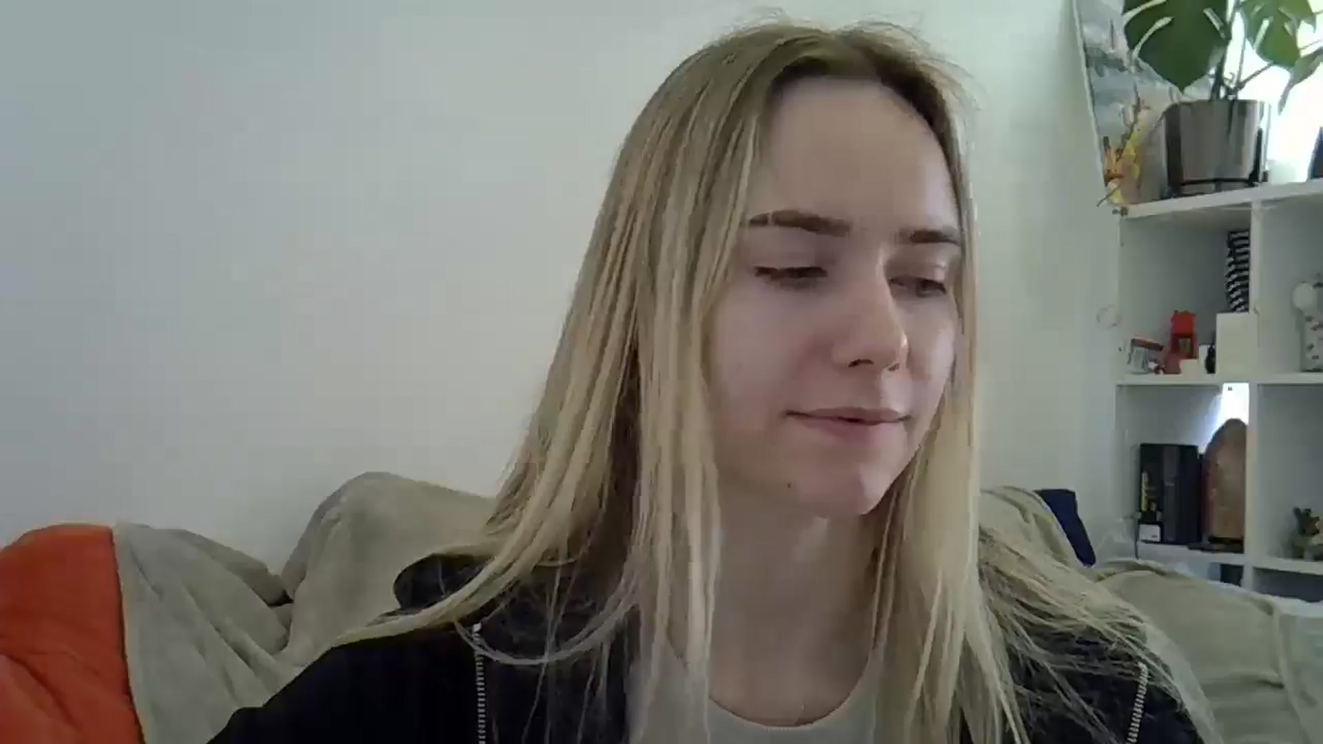 Gallery image thumbnail from Ocean__Soul's myfreecams stream on, 04/16/2025, 08:47 image 15 of 20