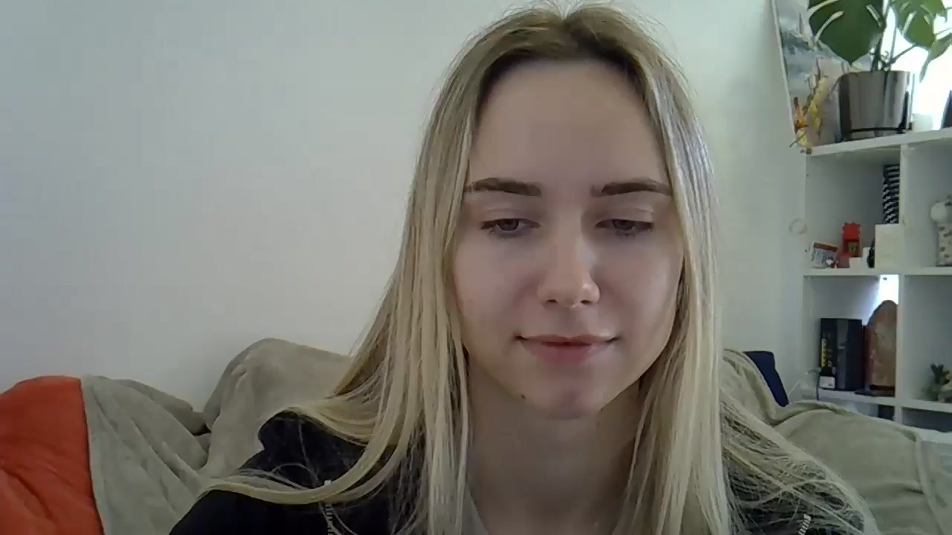 Gallery image thumbnail from Ocean__Soul's myfreecams stream on, 04/16/2025, 08:47 image 14 of 20