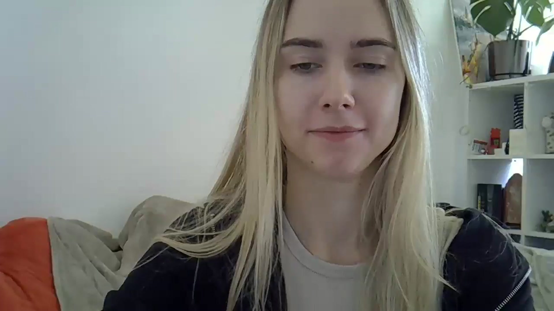 Gallery image thumbnail from Ocean__Soul's myfreecams stream on, 04/16/2025, 09:02 image 16 of 20