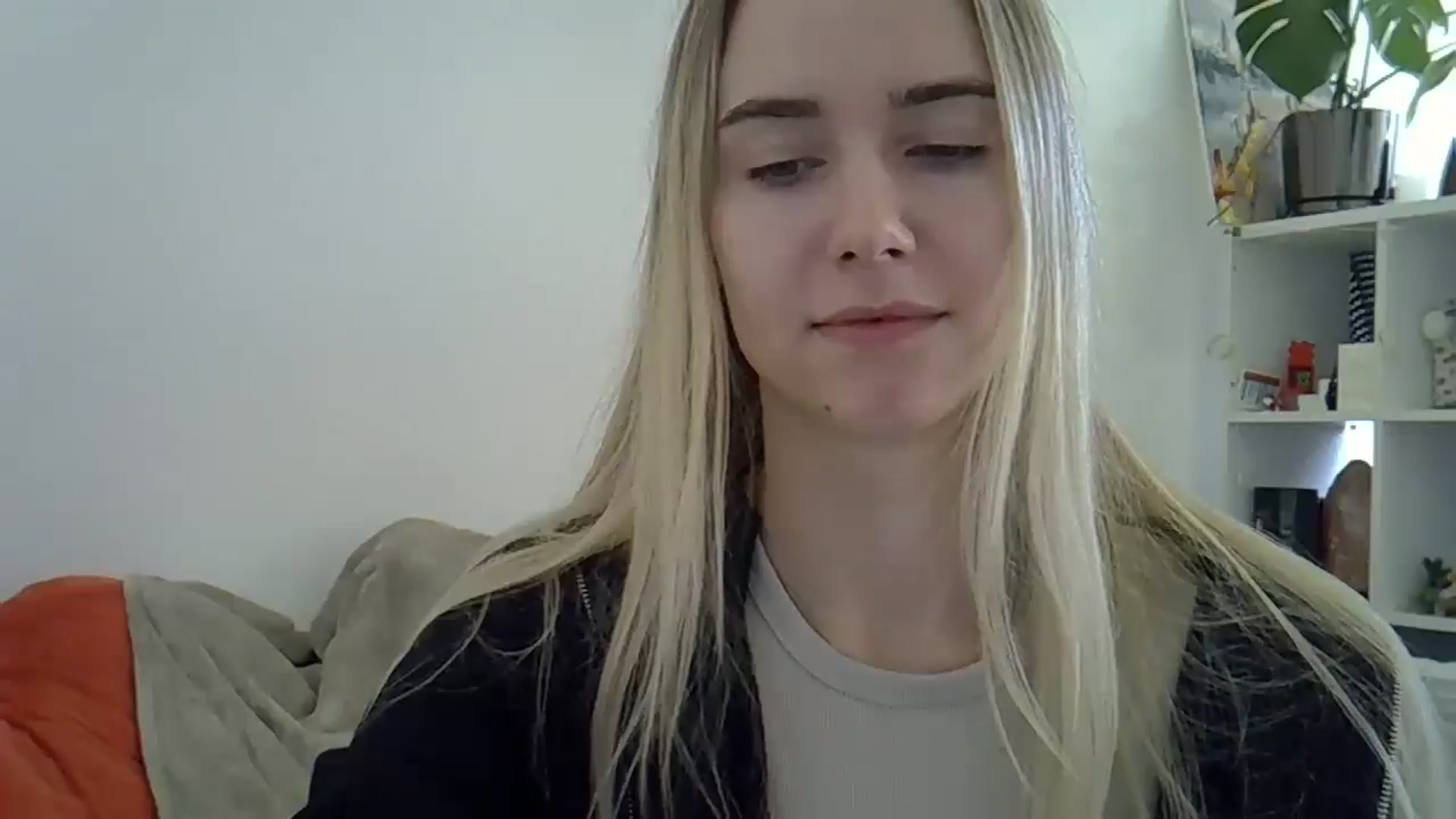 Gallery image thumbnail from Ocean__Soul's myfreecams stream on, 04/16/2025, 09:02 image 12 of 20