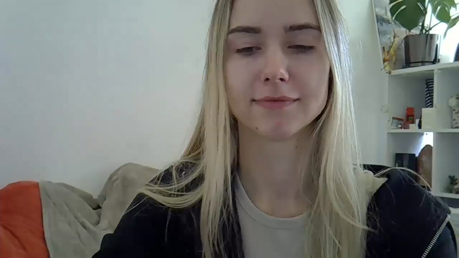 Gallery image thumbnail from Ocean__Soul's myfreecams stream on, 04/16/2025, 09:02 image 18 of 20