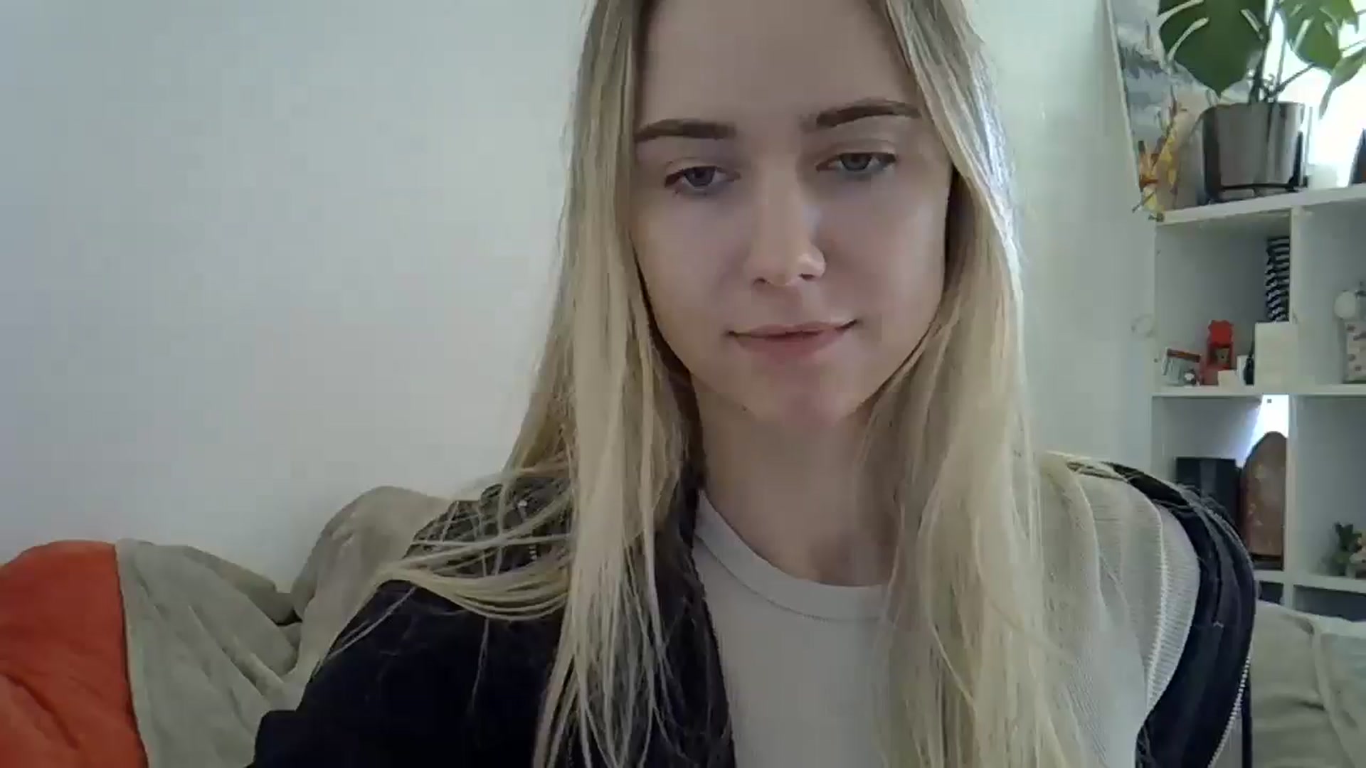 Gallery image thumbnail from Ocean__Soul's myfreecams stream on, 04/16/2025, 09:02 image 15 of 20